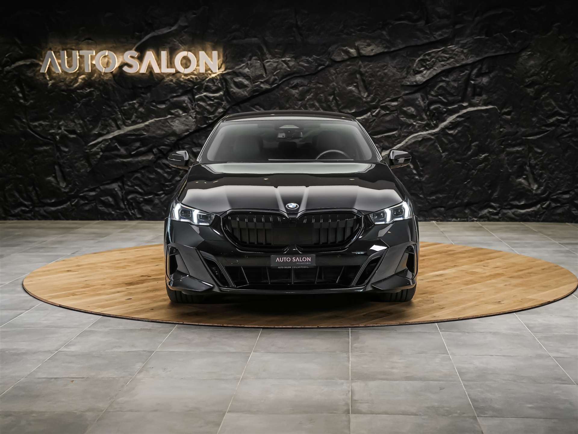 BMW 520d xDrive M Sport Steptronic *21" Felgen*All Black*Driving Assistant Plus*-image-6