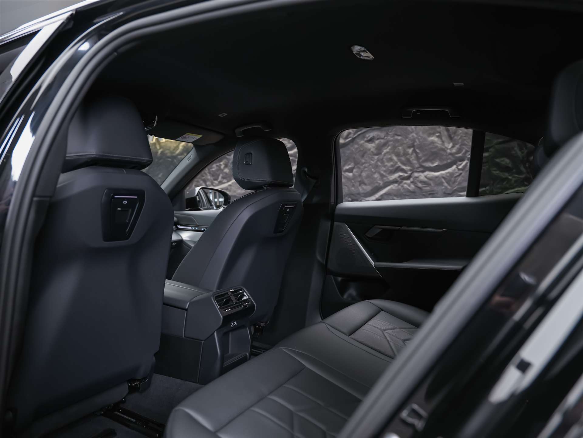 BMW 520d xDrive M Sport Steptronic *21" Felgen*All Black*Driving Assistant Plus*-image-10