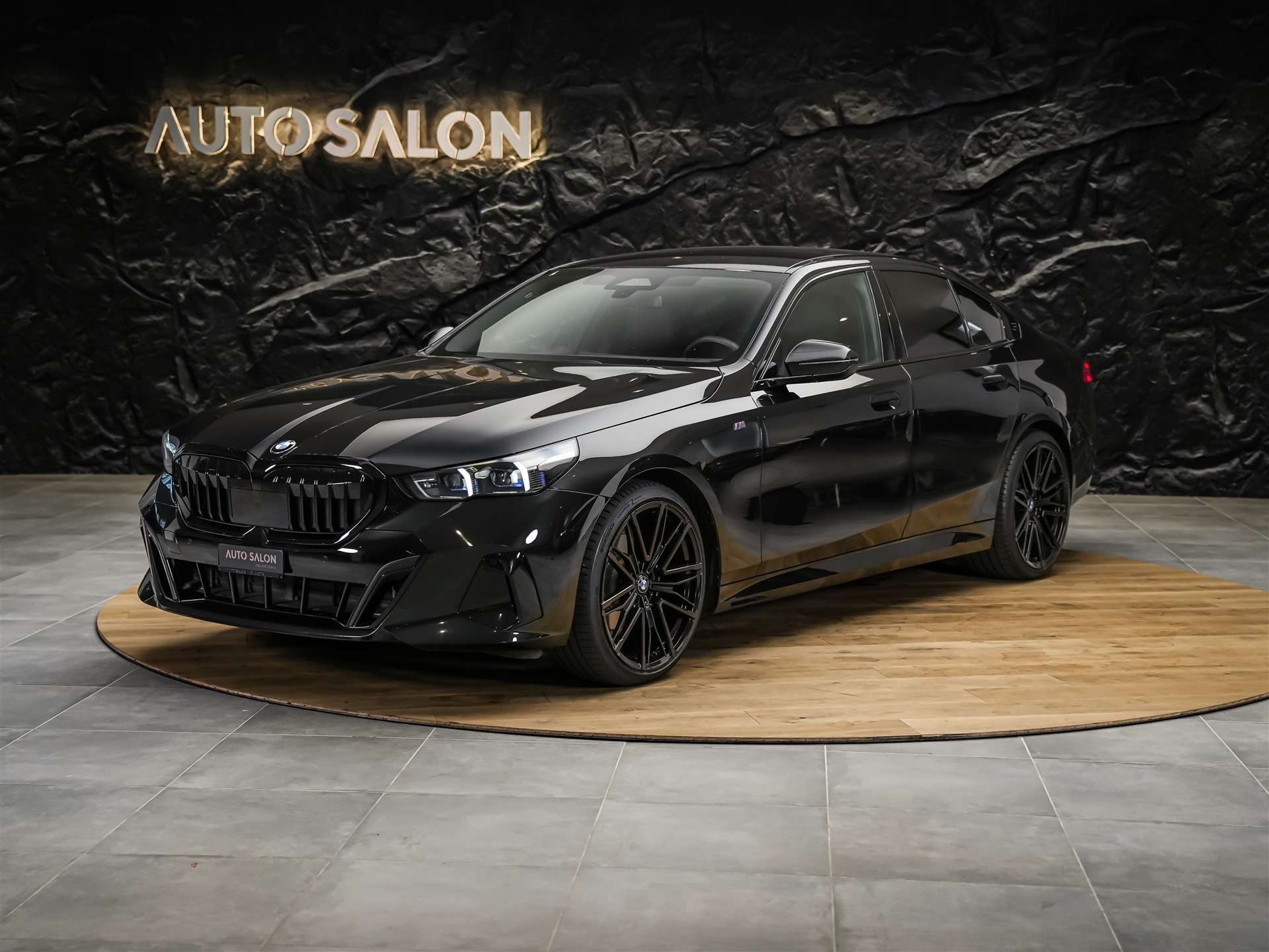 BMW 520d xDrive M Sport Steptronic *21" Felgen*All Black*Driving Assistant Plus*-image-0