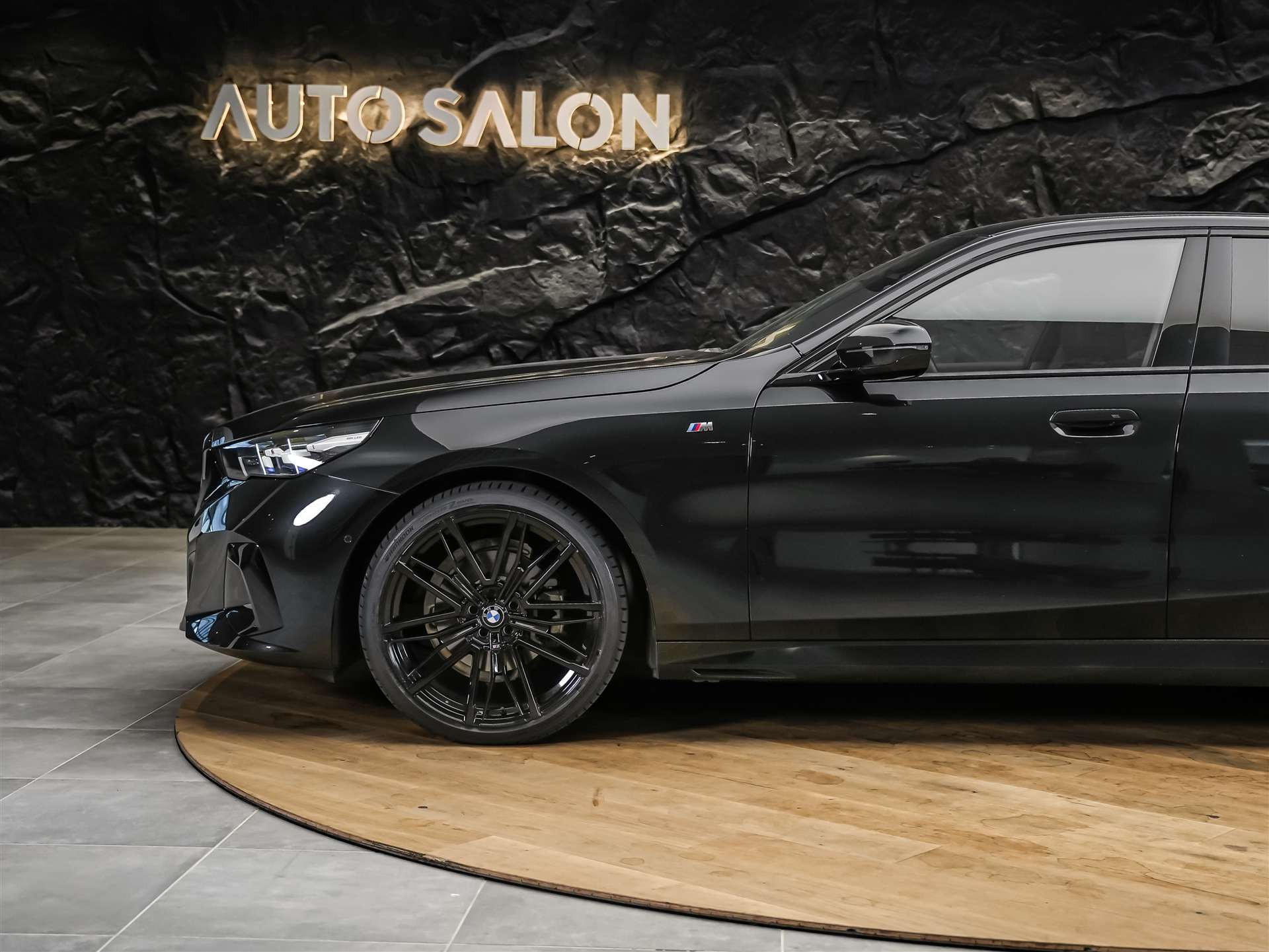 BMW 520d xDrive M Sport Steptronic *21" Felgen*All Black*Driving Assistant Plus*-image-15