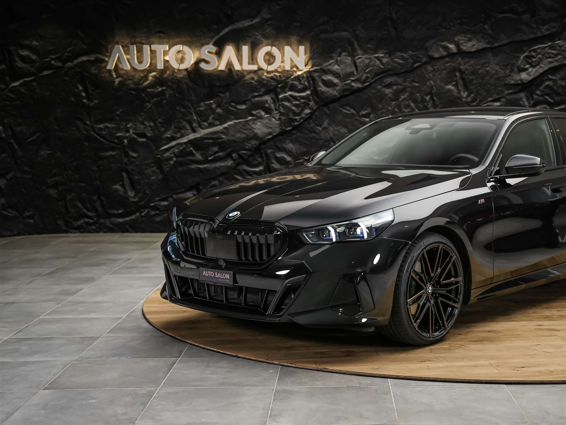 BMW 520d xDrive M Sport Steptronic *21" Felgen*All Black*Driving Assistant Plus*-image-14