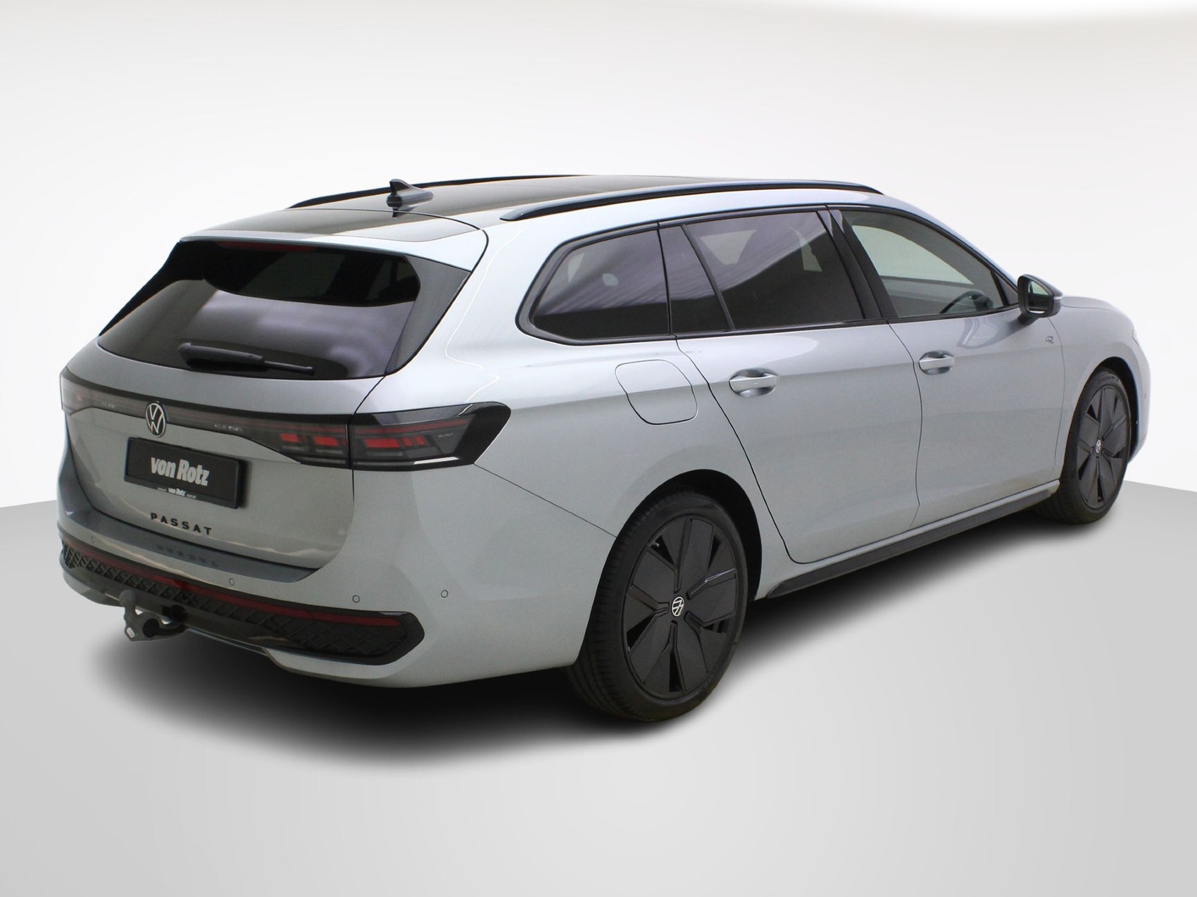 VW Passat Variant 2.0 TDI DSG R-Line 4Motion **R-Line Signature**-image-4