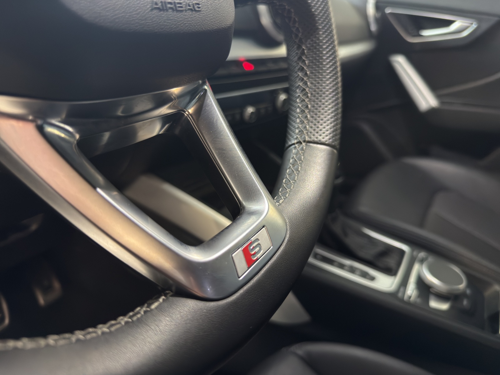 AUDI Q2 35 TFSI S line S-tronic-image-15