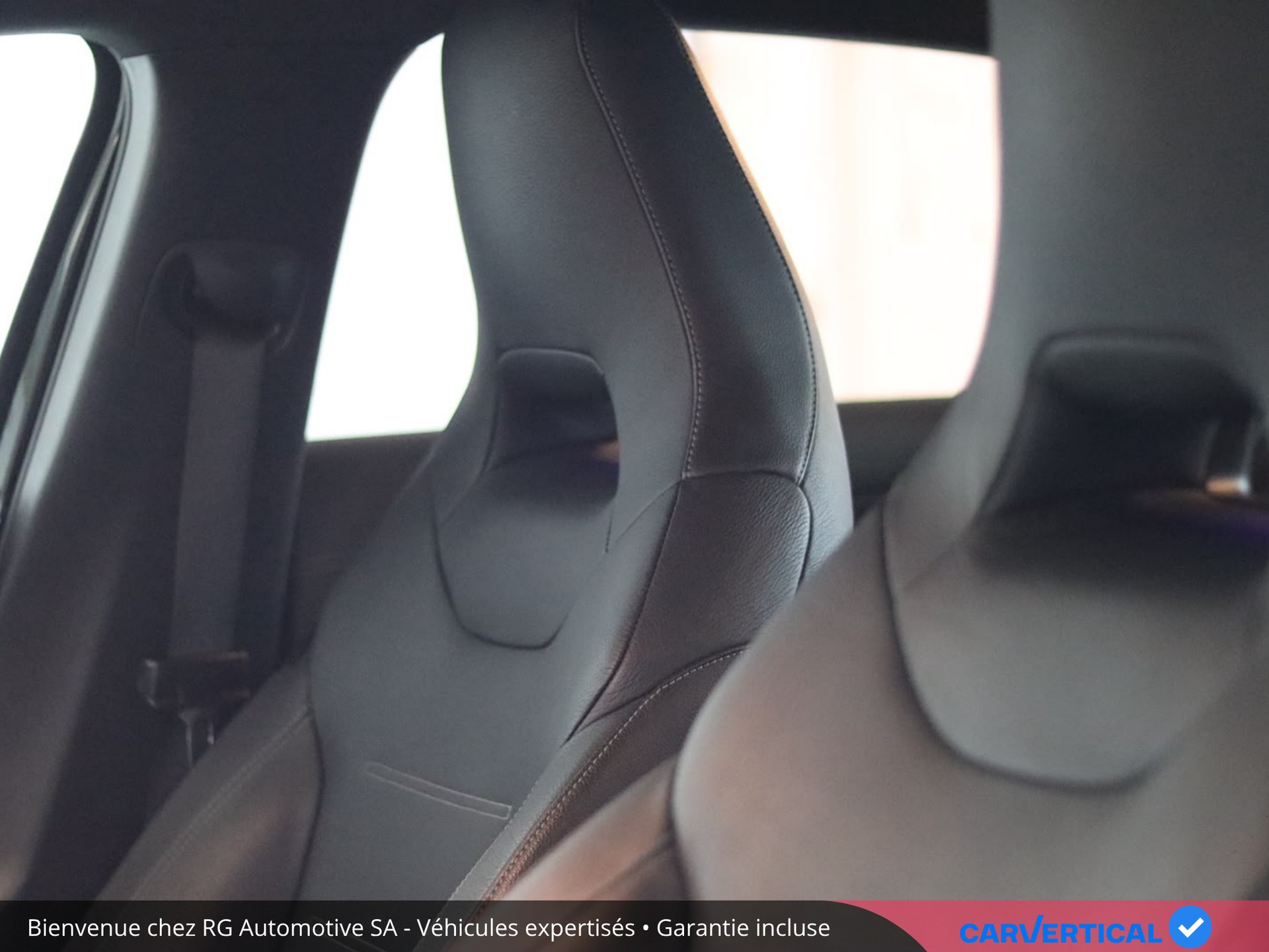 MERCEDES-BENZ A 200 AMG Line 7G-DCT-image-11