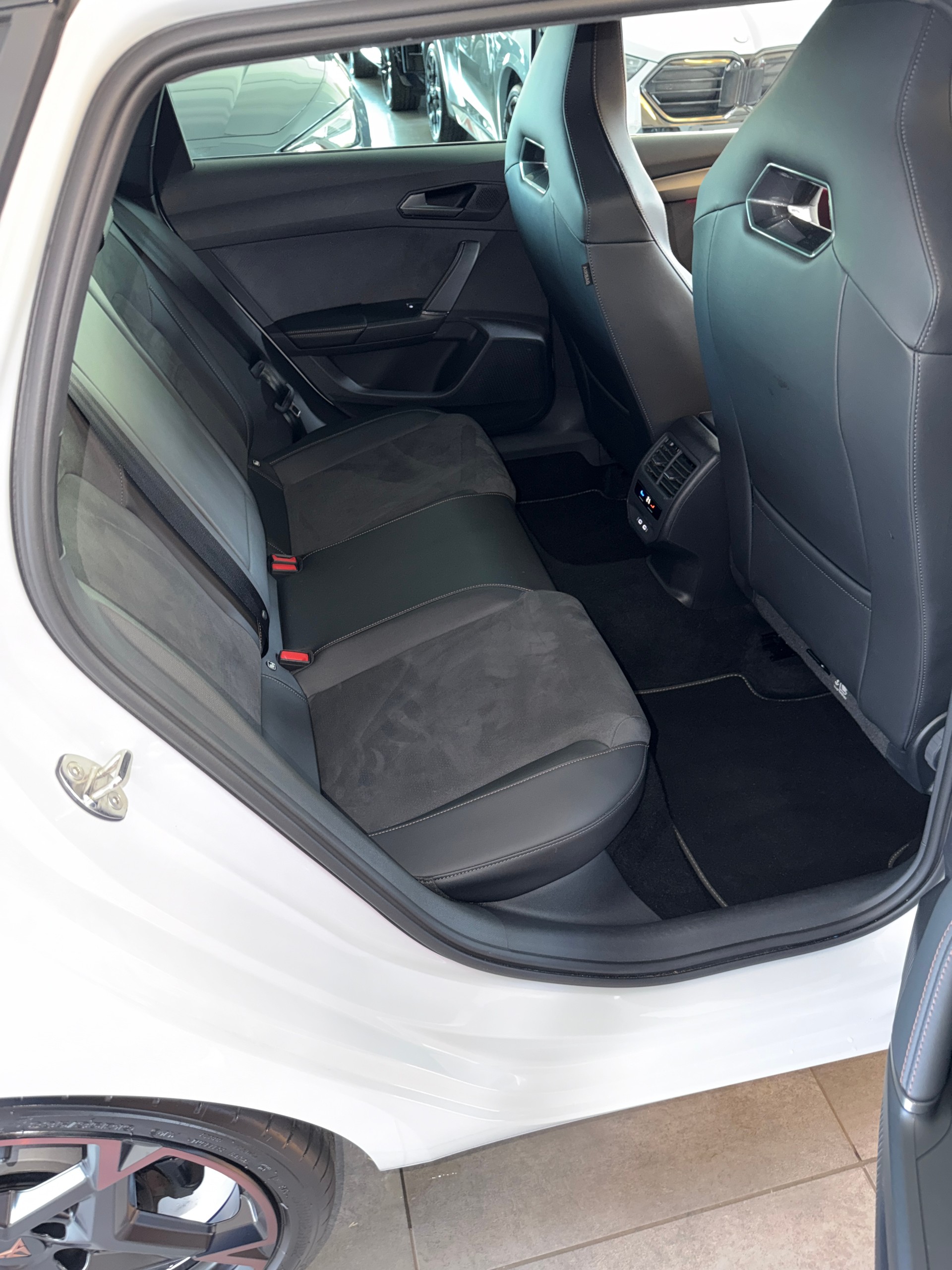 CUPRA LEON ST 2.0 TSI VZ DSG 4Drive-image-12