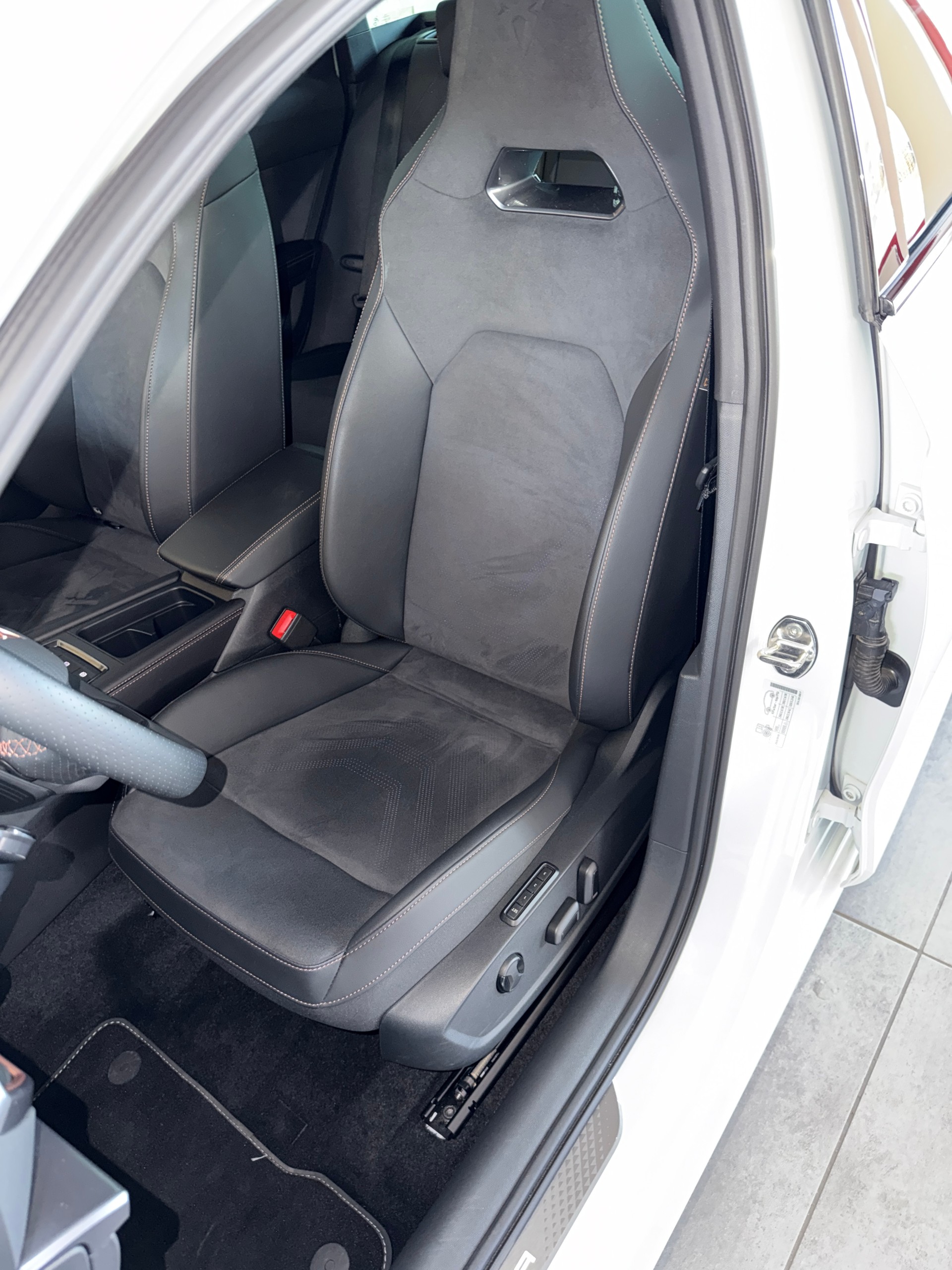 CUPRA LEON ST 2.0 TSI VZ DSG 4Drive-image-10