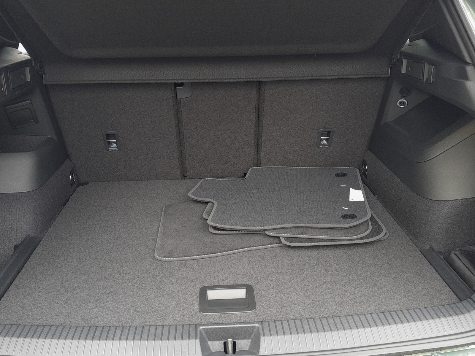 VW Tiguan 2.0 TSI DSG R-Line Plus 4Motion-image-12