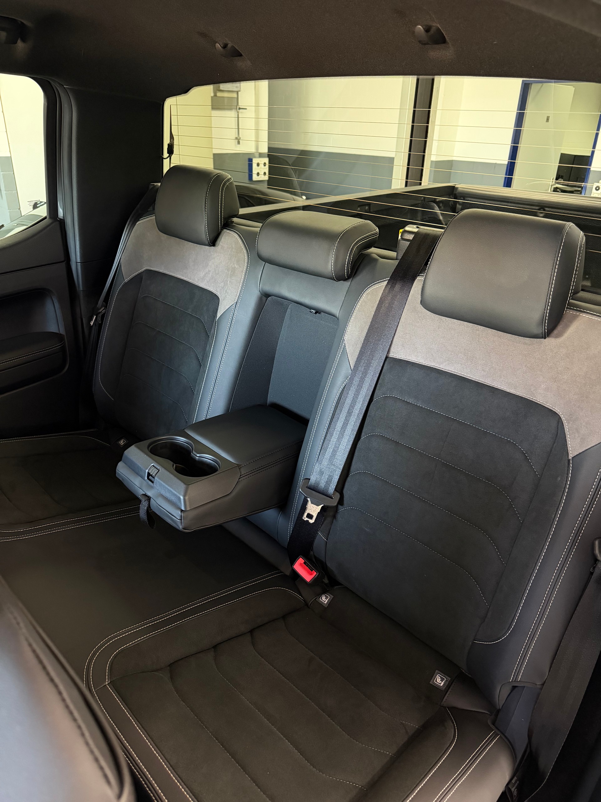 VW Amarok 3.0TDI Winter Edition *Gratis Service*-image-12