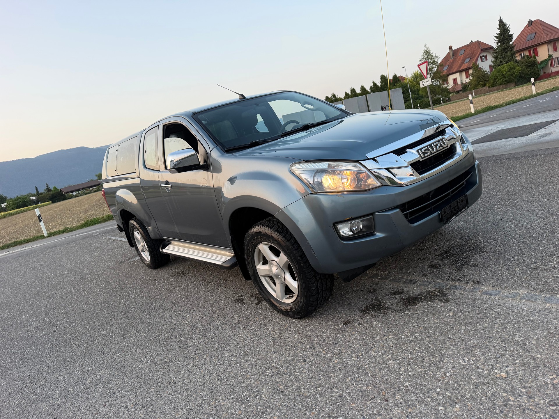 ISUZU D-MAX 2.5 SpaceCab Solar 4x4 A-image-8