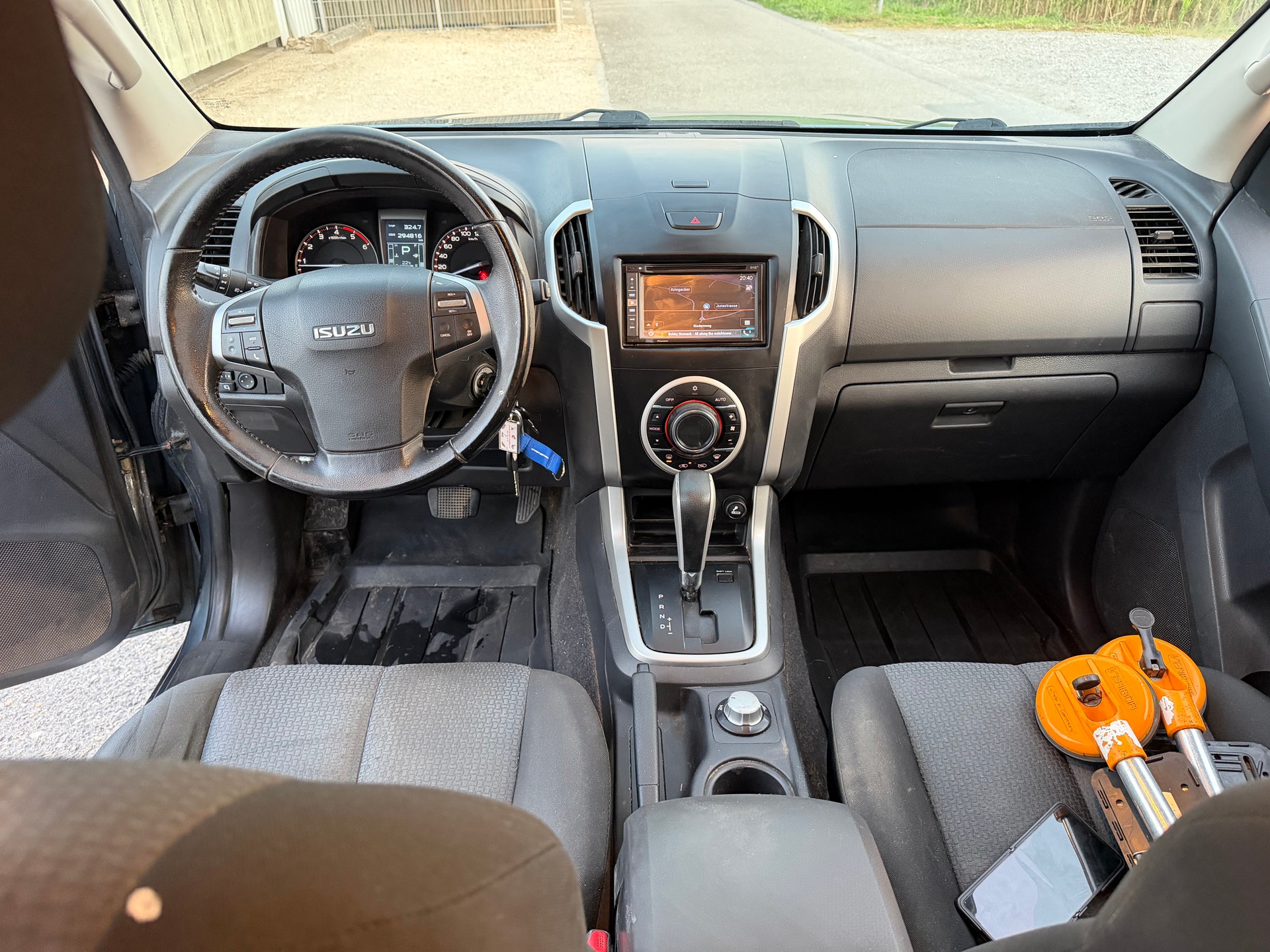 ISUZU D-MAX 2.5 SpaceCab Solar 4x4 A-image-2