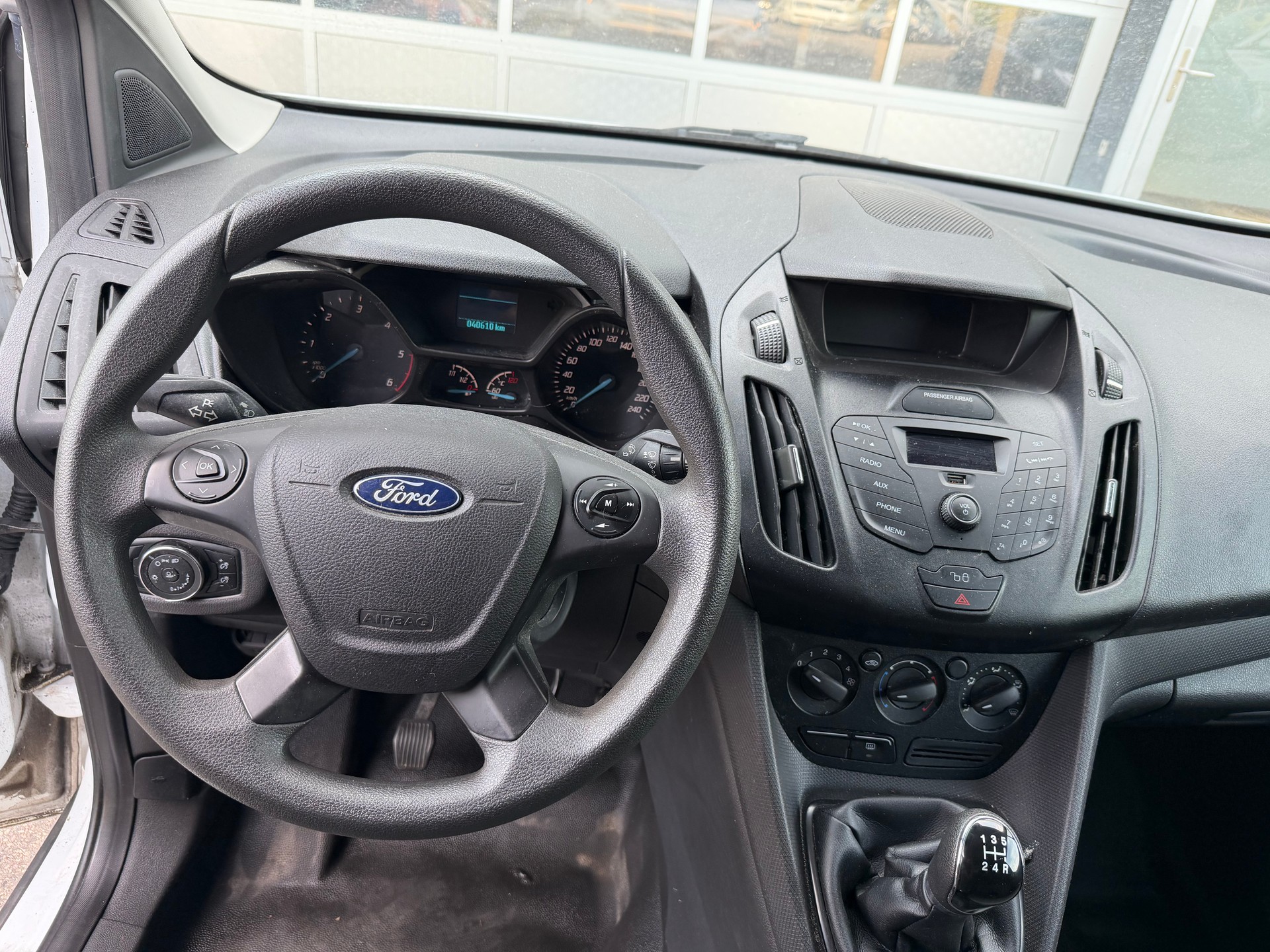 FORD Transit Connect Van T220 1.5 TDCi Ambiente-image-14