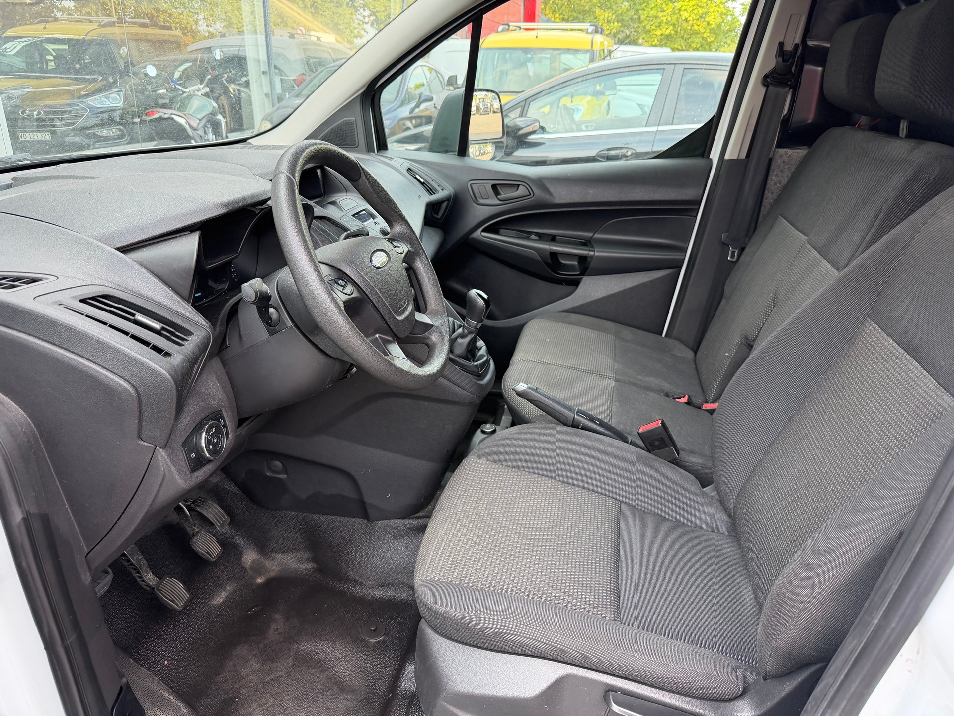 FORD Transit Connect Van T220 1.5 TDCi Ambiente-image-13