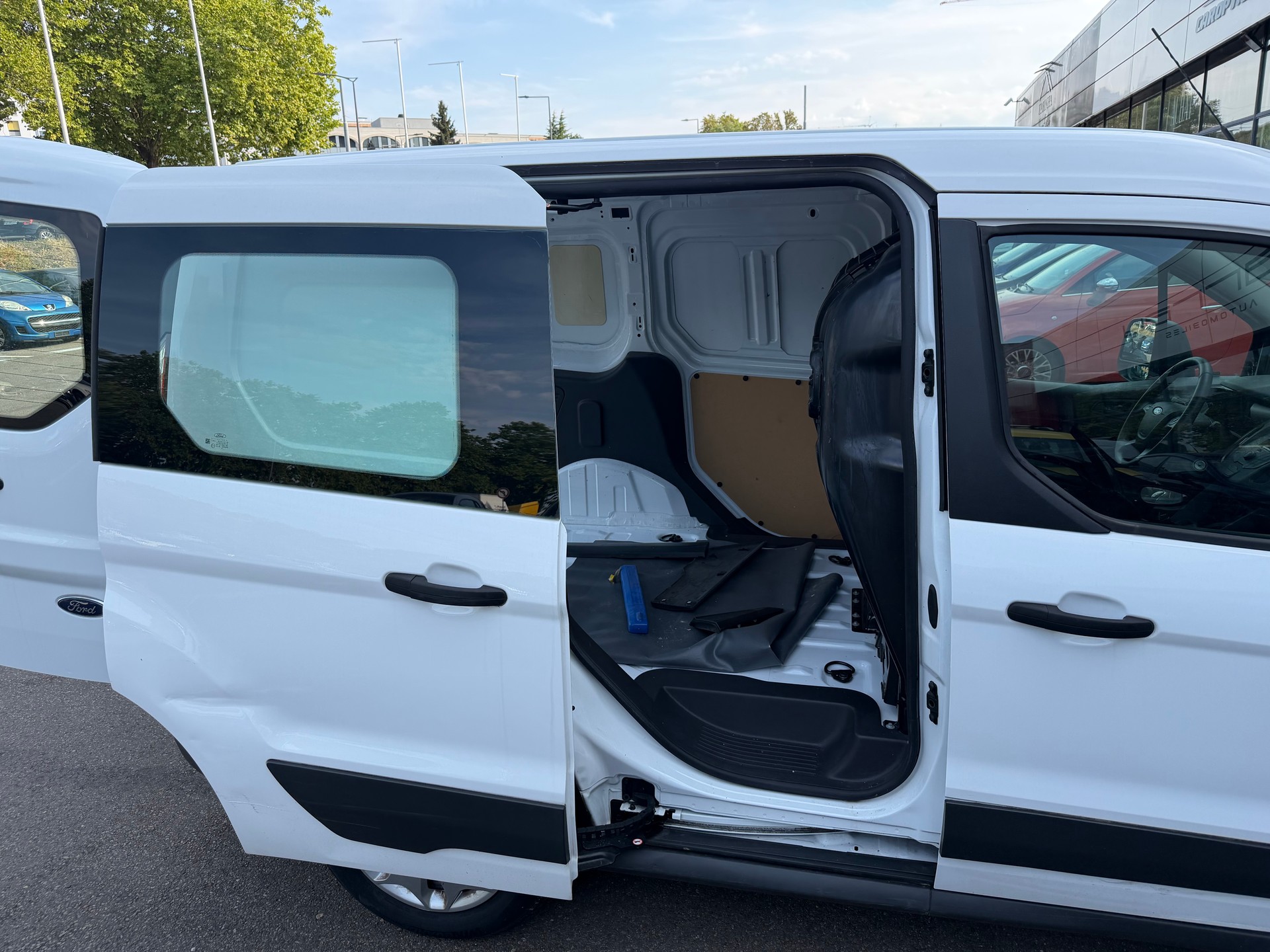 FORD Transit Connect Van T220 1.5 TDCi Ambiente-image-9