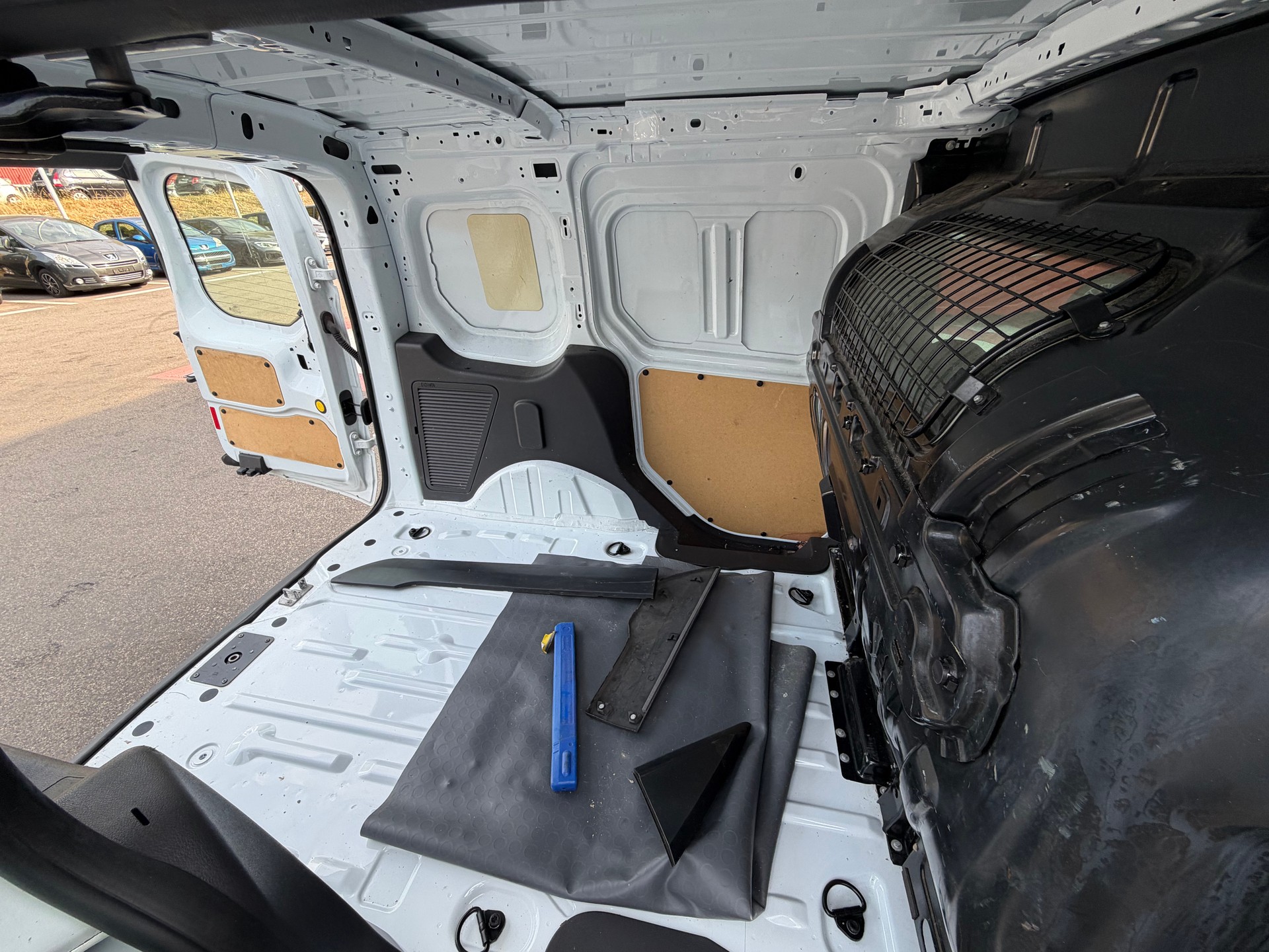 FORD Transit Connect Van T220 1.5 TDCi Ambiente-image-10