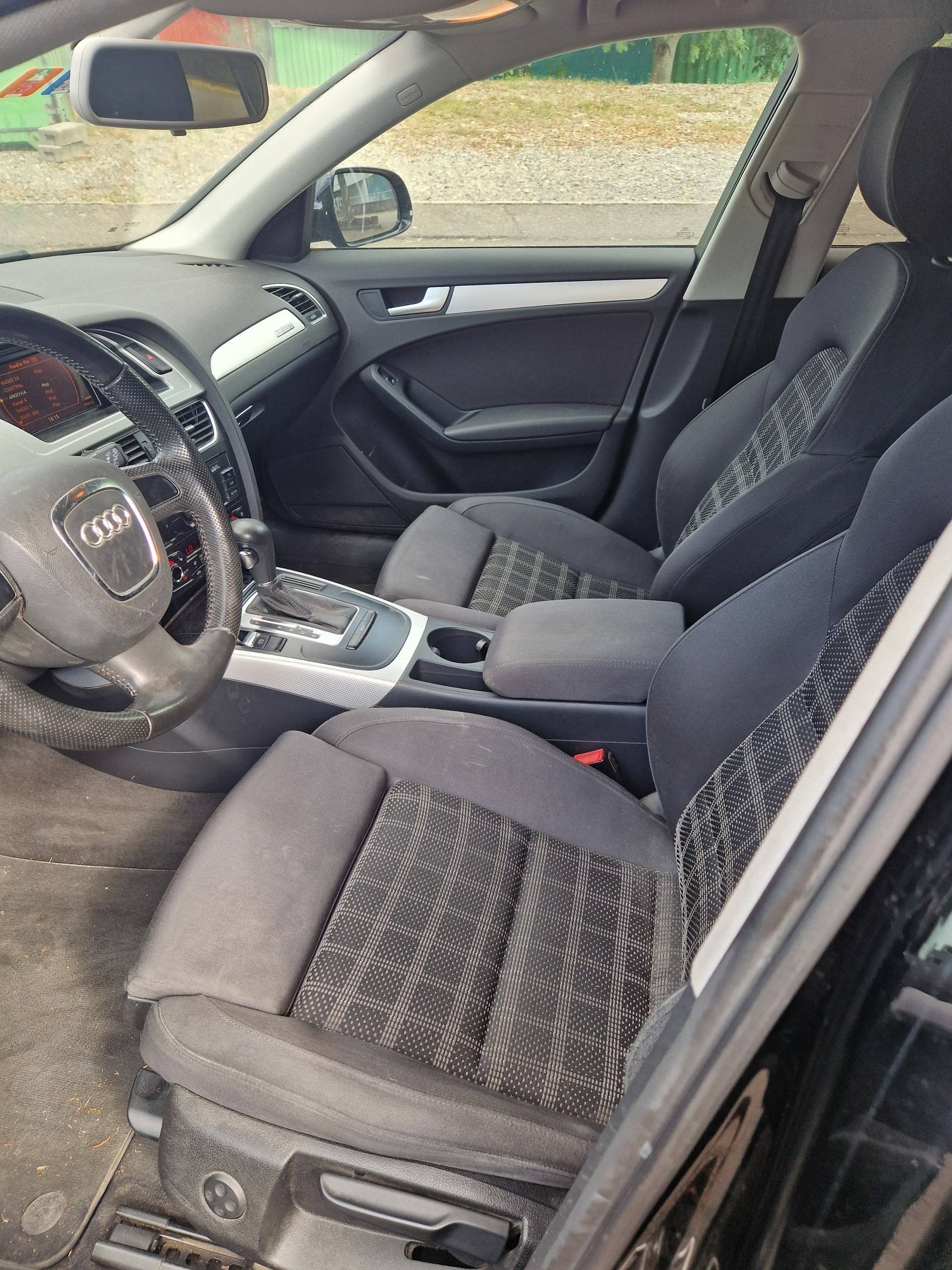 AUDI A4 Avant 2.0 TFSI quattro S-tronic-image-10