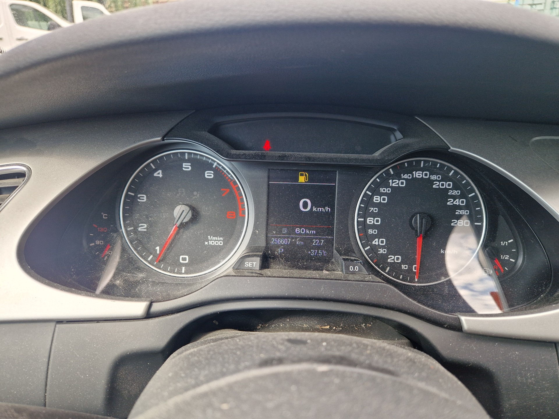 AUDI A4 Avant 2.0 TFSI quattro S-tronic-image-12