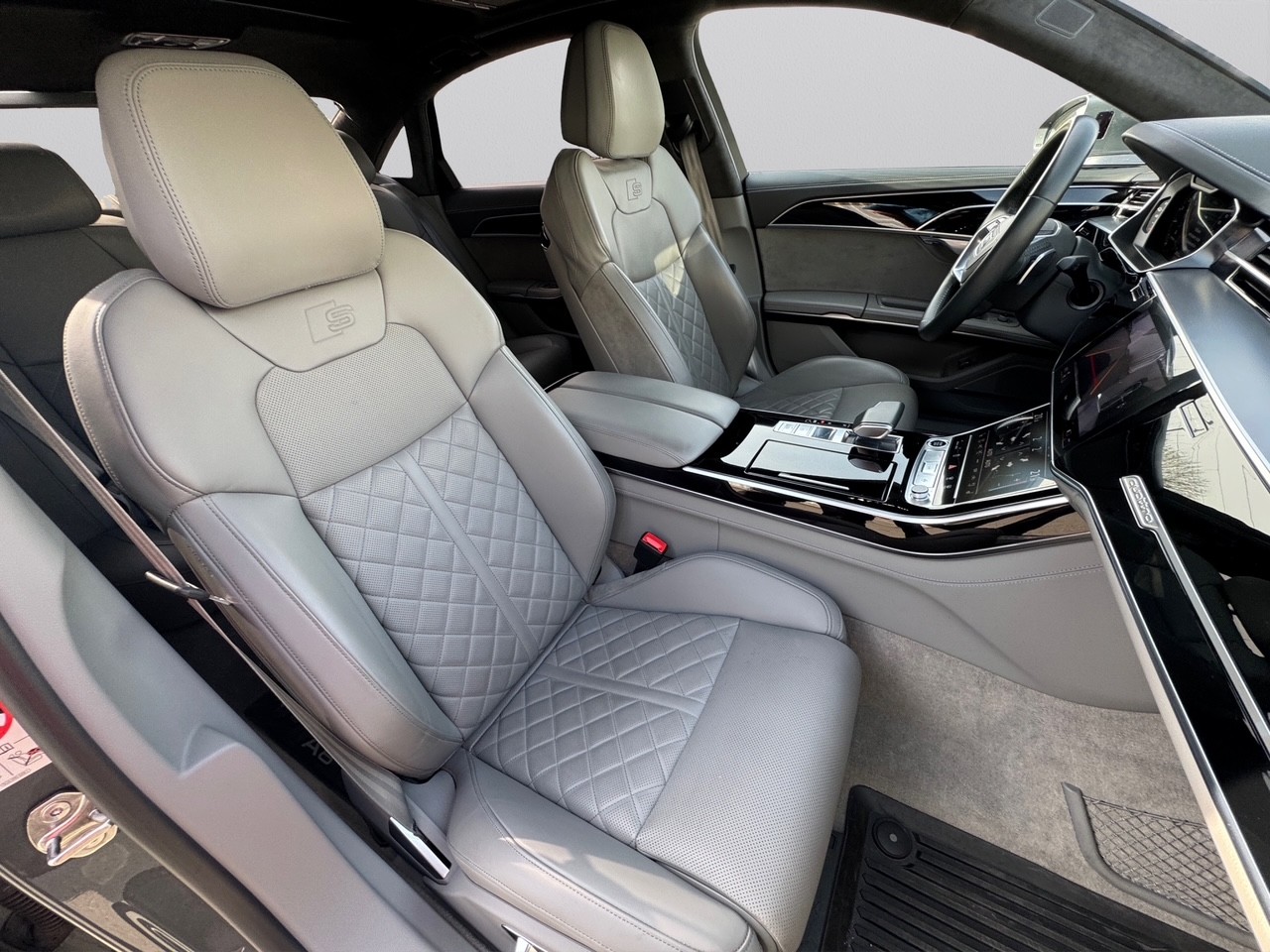 AUDI A8 60 L TFSI e quattro tiptronic-image-12