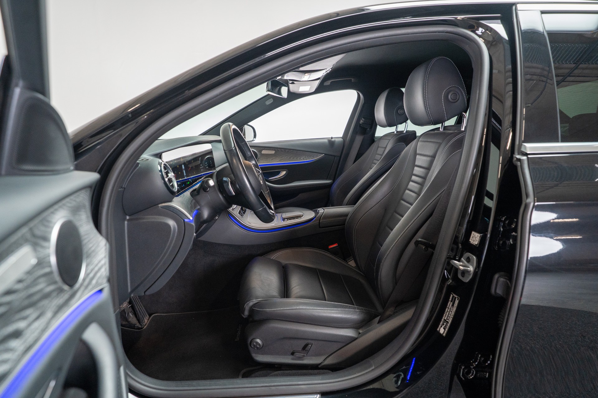MERCEDES-BENZ E 200 Avantgarde 4matic / CH-Fahrzeug / 360°Kamera / Ambientebeleuchtung-image-7