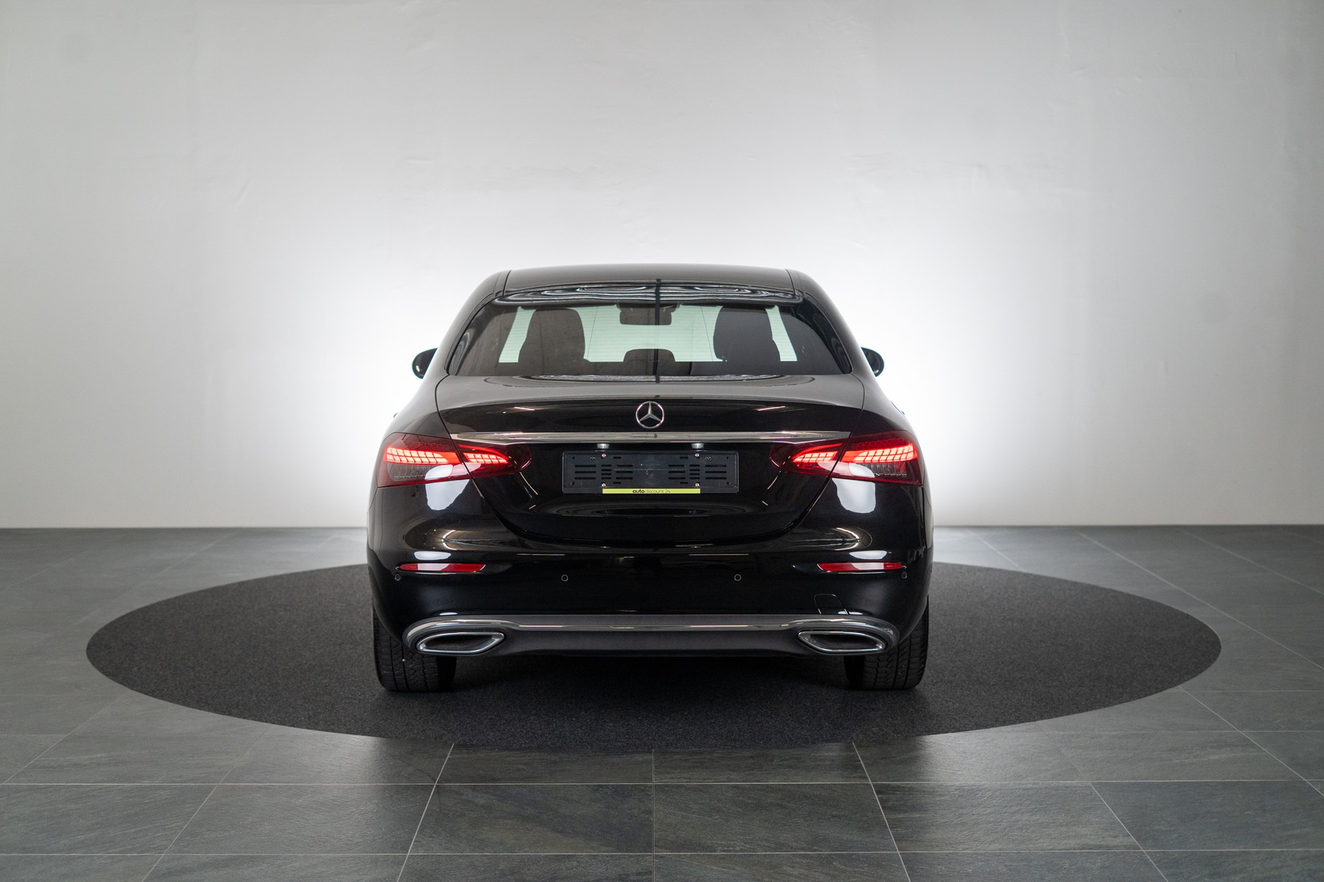 MERCEDES-BENZ E 200 Avantgarde 4matic / CH-Fahrzeug / 360°Kamera / Ambientebeleuchtung-image-4