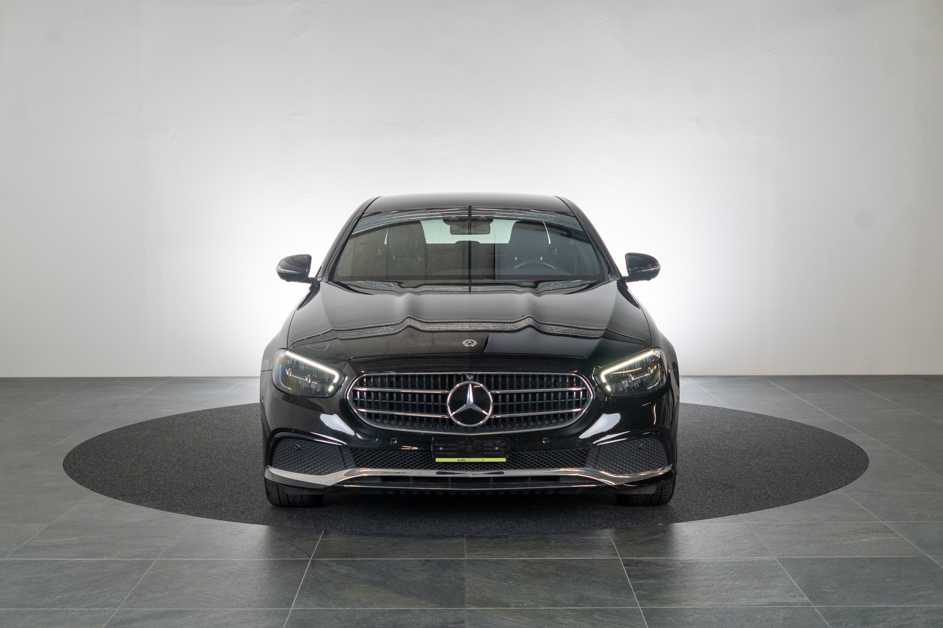 MERCEDES-BENZ E 200 Avantgarde 4matic / CH-Fahrzeug / 360°Kamera / Ambientebeleuchtung-image-1