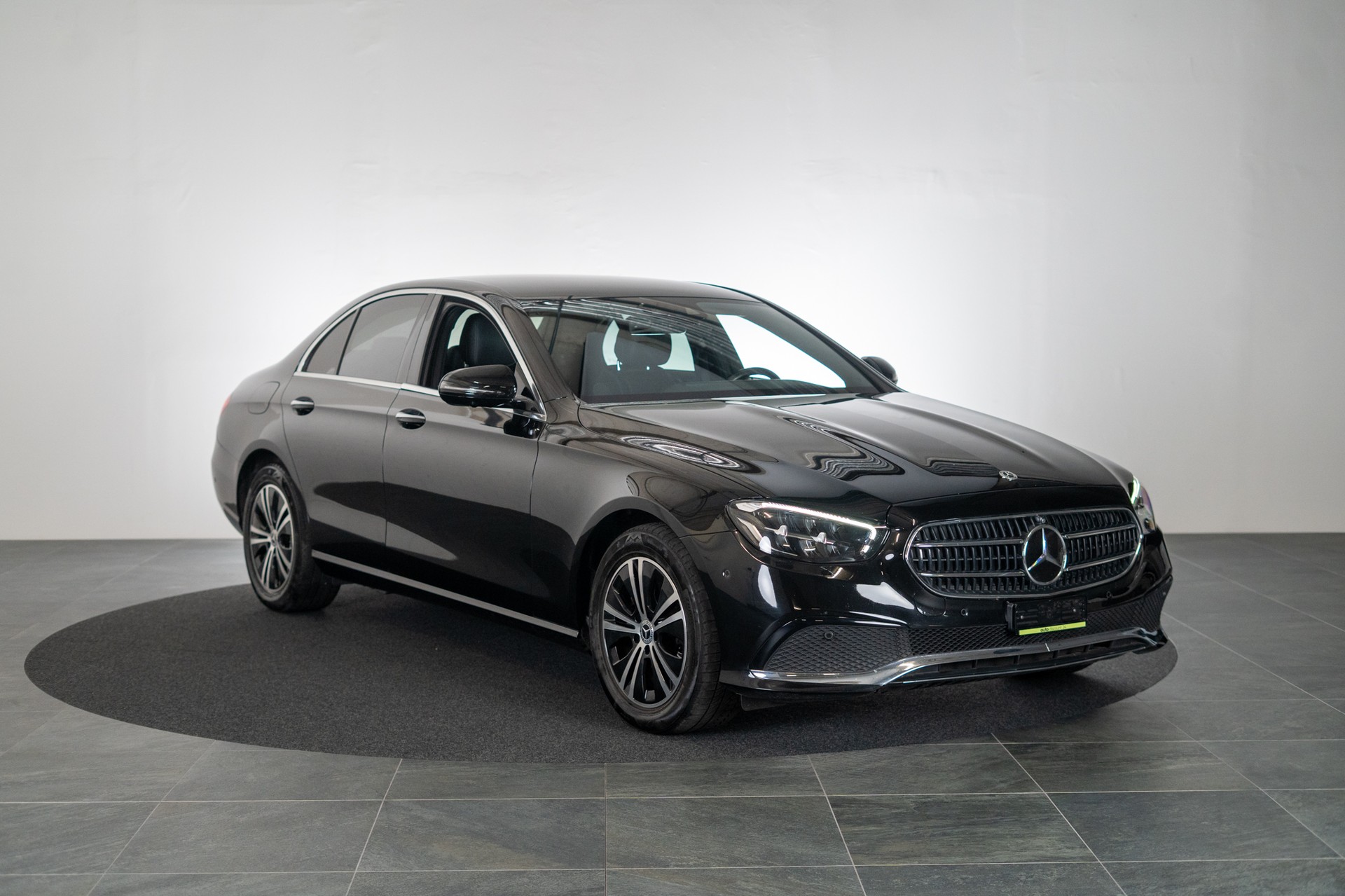 MERCEDES-BENZ E 200 Avantgarde 4matic / CH-Fahrzeug / 360°Kamera / Ambientebeleuchtung-image-2