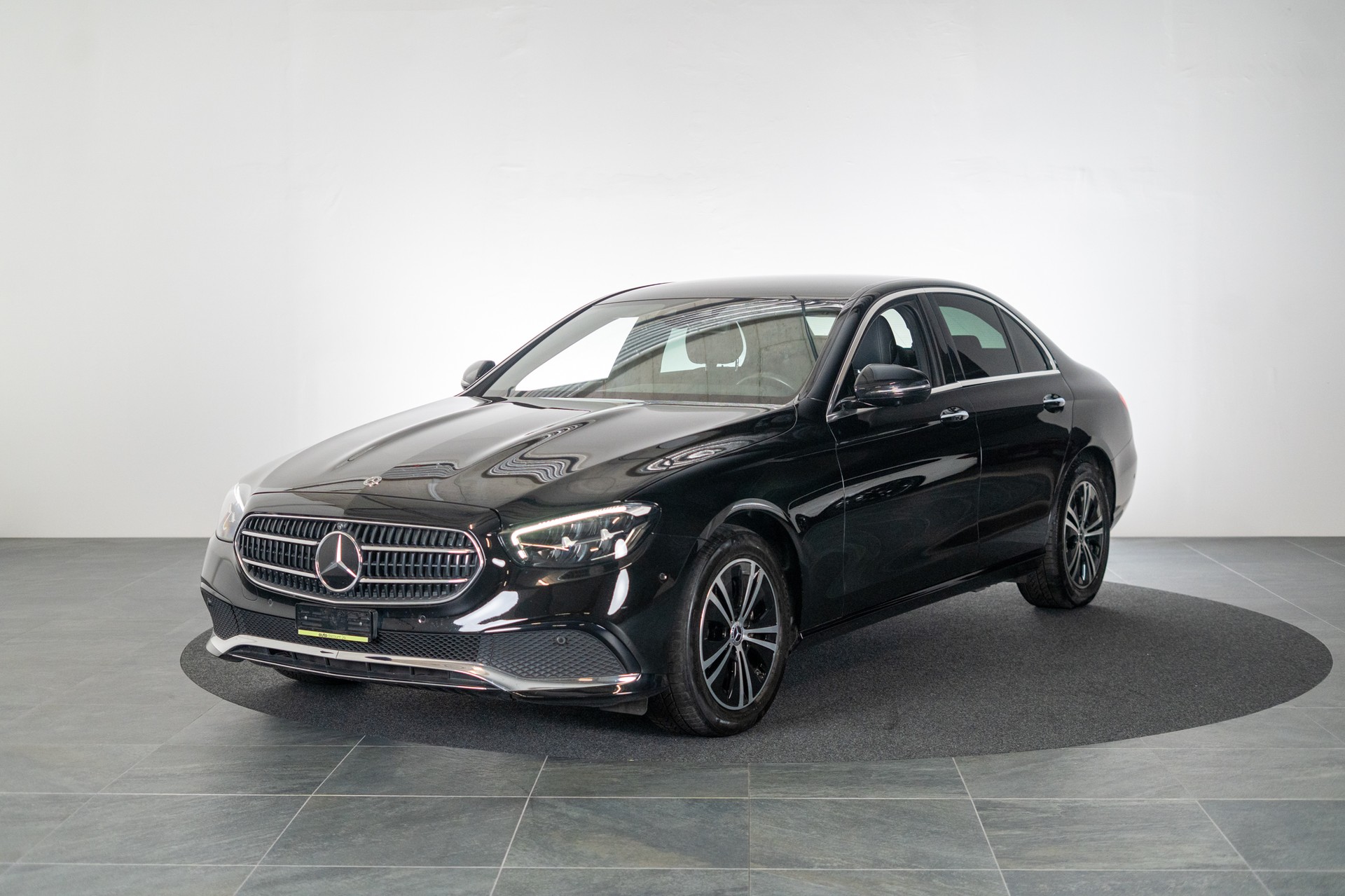 MERCEDES-BENZ E 200 Avantgarde 4matic / CH-Fahrzeug / 360°Kamera / Ambientebeleuchtung-image-0