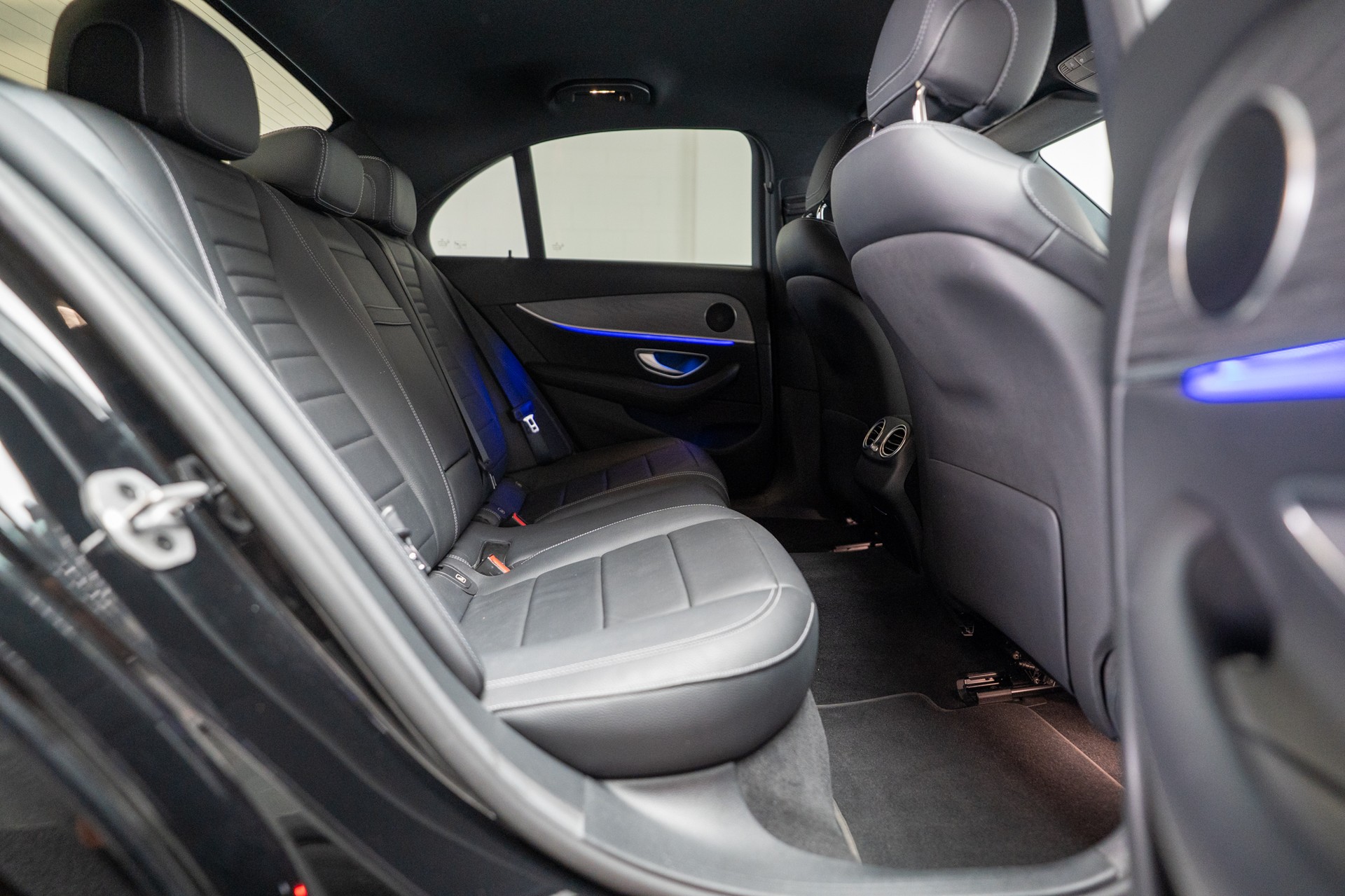 MERCEDES-BENZ E 200 Avantgarde 4matic / CH-Fahrzeug / 360°Kamera / Ambientebeleuchtung-image-22