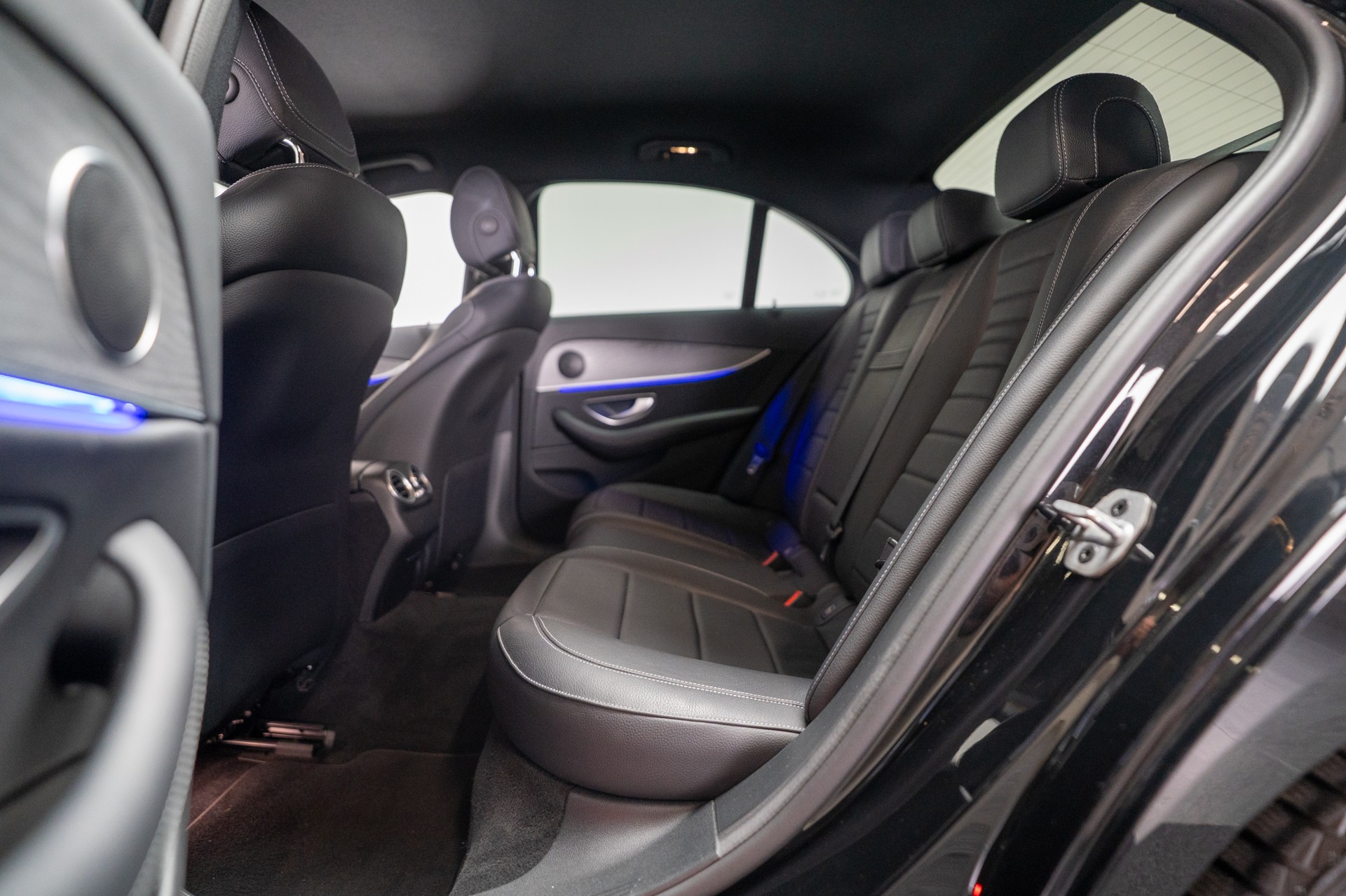 MERCEDES-BENZ E 200 Avantgarde 4matic / CH-Fahrzeug / 360°Kamera / Ambientebeleuchtung-image-10