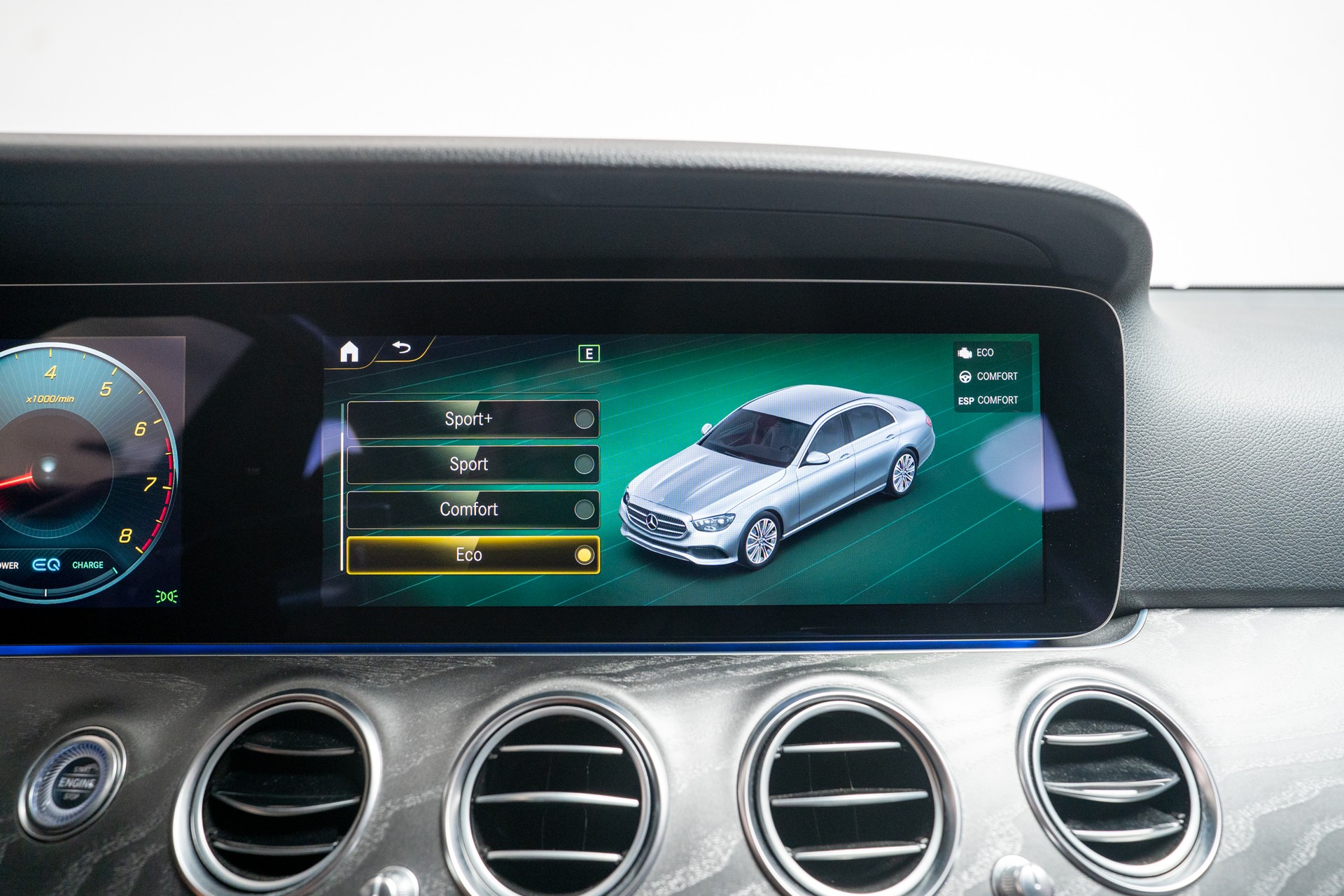 MERCEDES-BENZ E 200 Avantgarde 4matic / CH-Fahrzeug / 360°Kamera / Ambientebeleuchtung-image-29