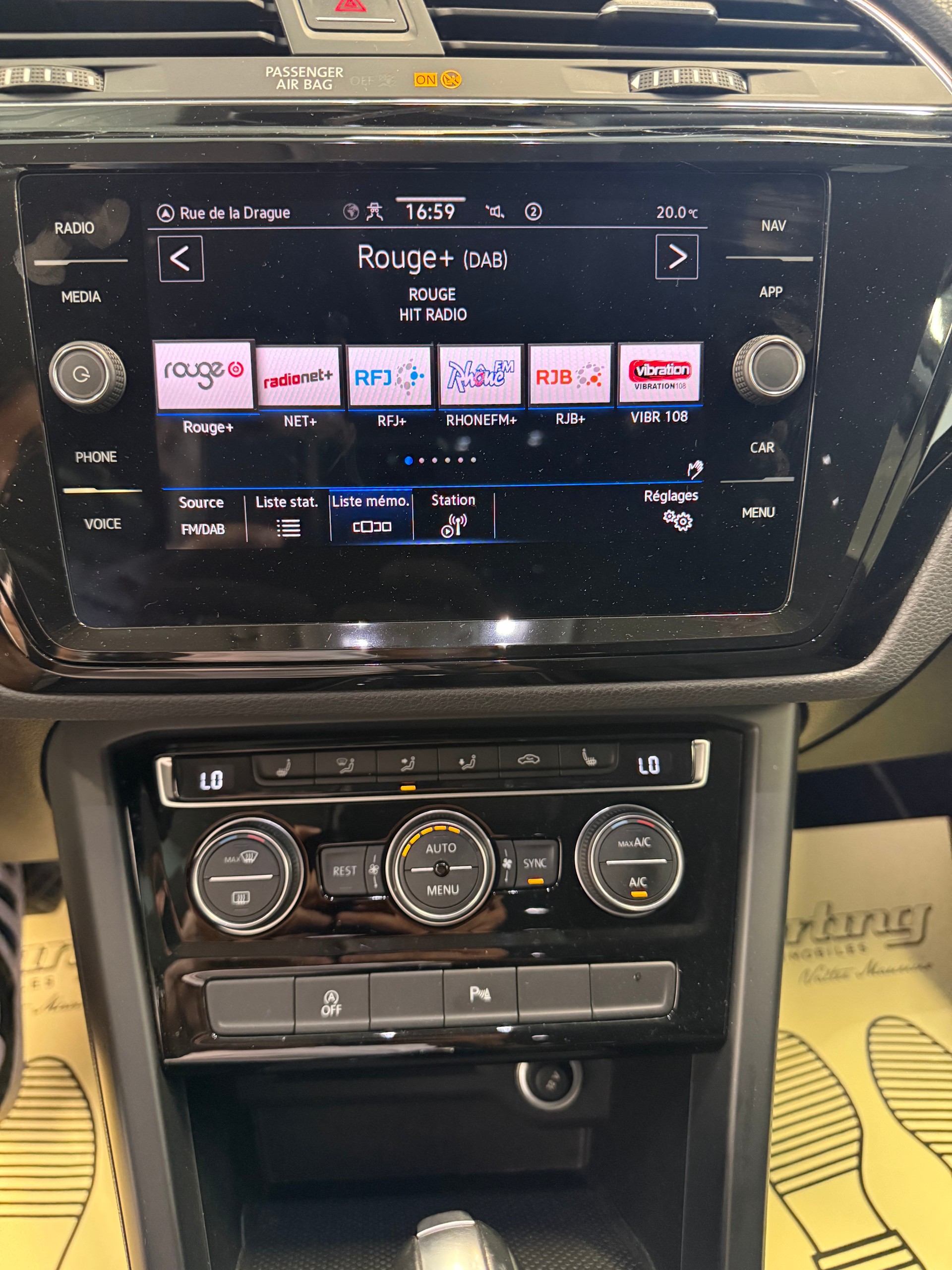 VW Touran 2.0 TDI 7 places BlueMotion Technology Comfortline DSG-image-17