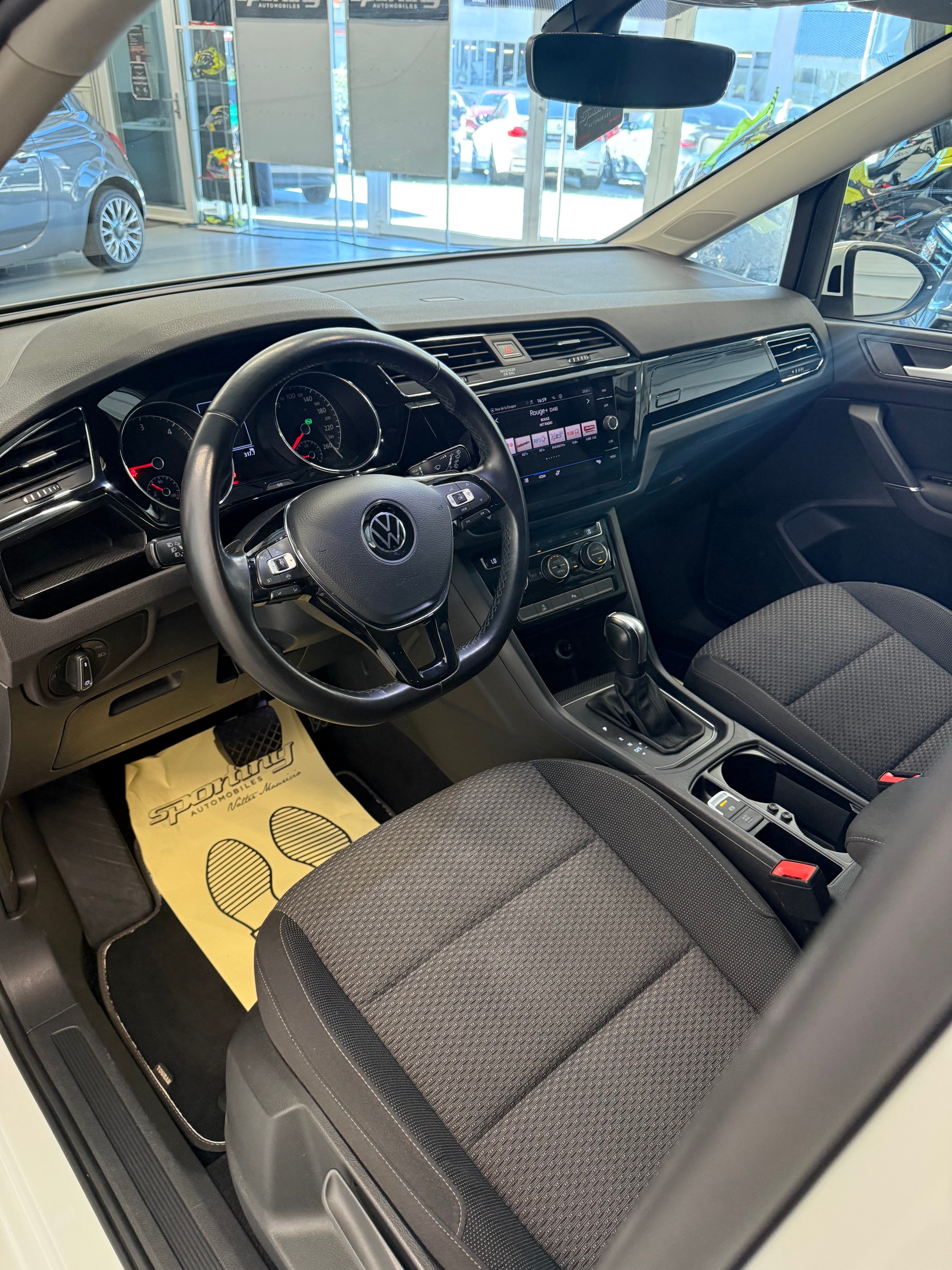 VW Touran 2.0 TDI 7 places BlueMotion Technology Comfortline DSG-image-11