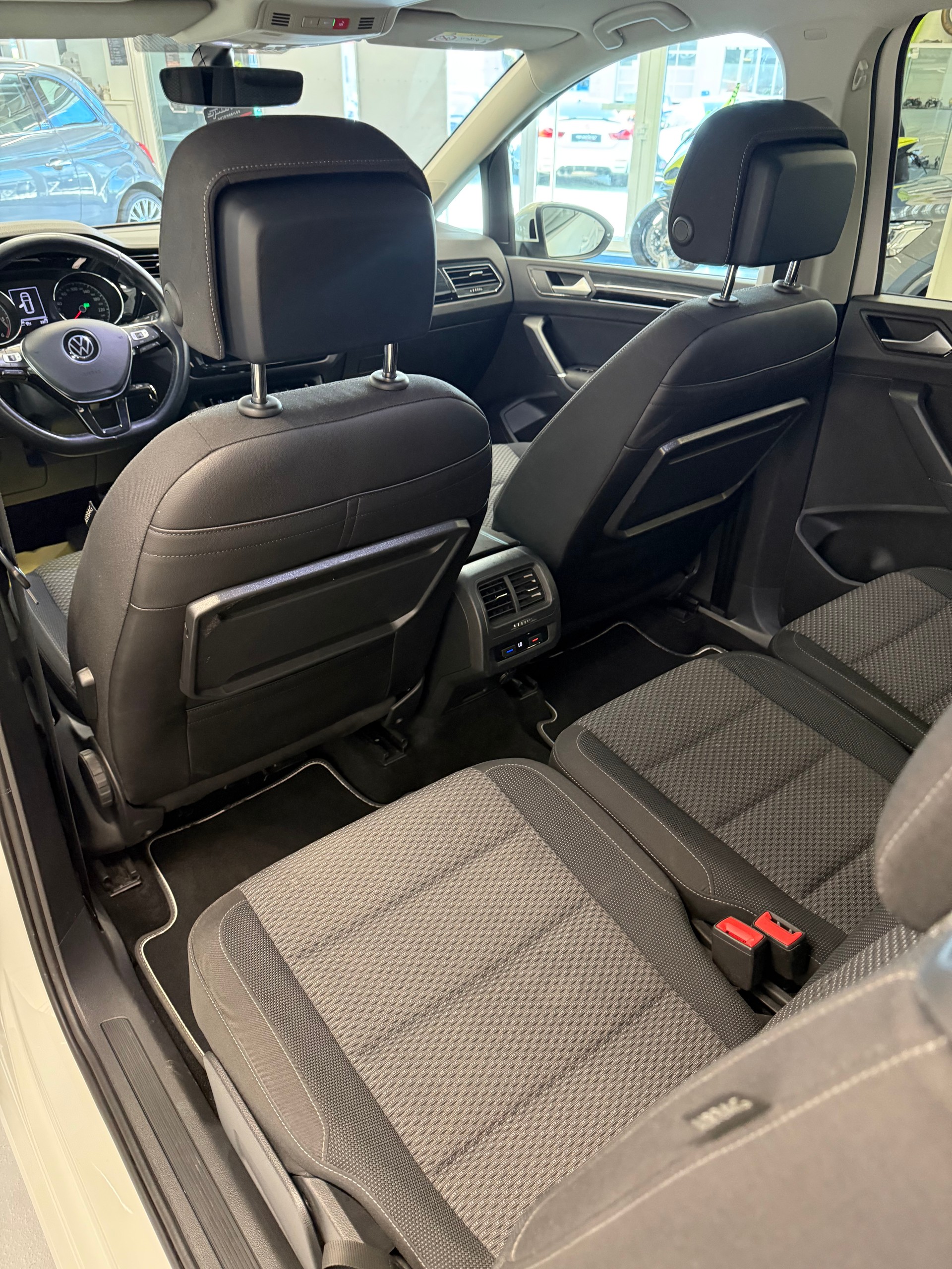 VW Touran 2.0 TDI 7 places BlueMotion Technology Comfortline DSG-image-12