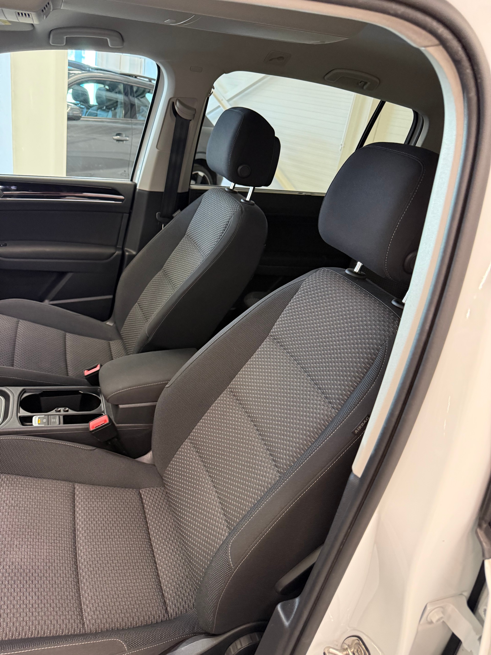 VW Touran 2.0 TDI 7 places BlueMotion Technology Comfortline DSG-image-19