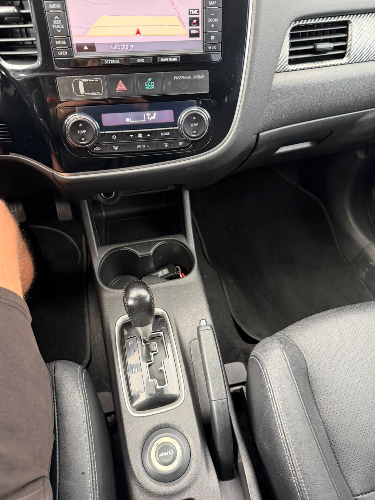 MITSUBISHI Outlander 2.2 DID Navigator Safety 4WD Automatic-image-19