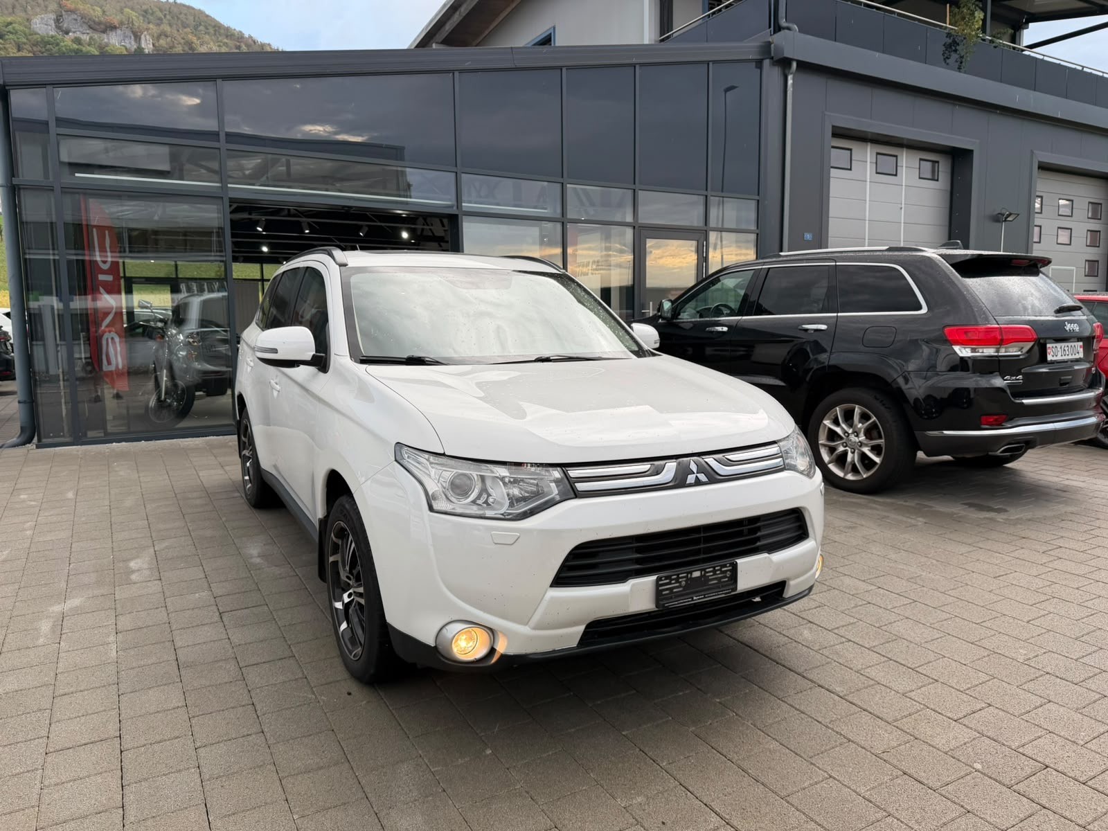 MITSUBISHI Outlander 2.2 DID Navigator Safety 4WD Automatic-image-3