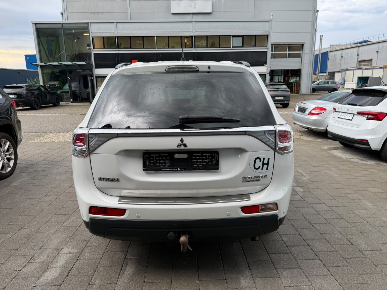 MITSUBISHI Outlander 2.2 DID Navigator Safety 4WD Automatic-image-7