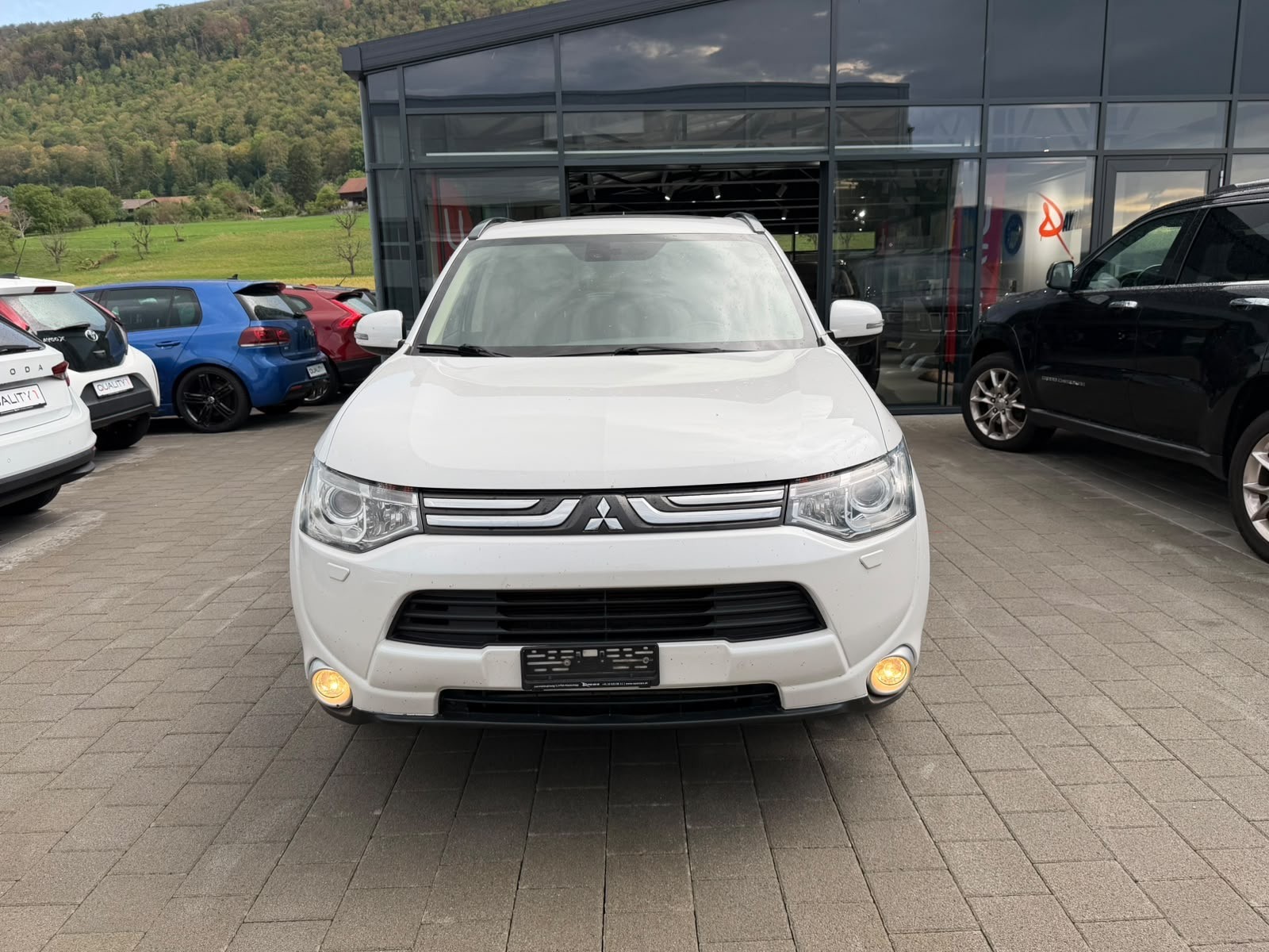 MITSUBISHI Outlander 2.2 DID Navigator Safety 4WD Automatic-image-2