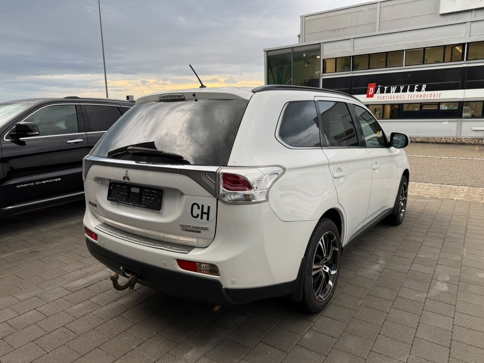 MITSUBISHI Outlander 2.2 DID Navigator Safety 4WD Automatic-image-6