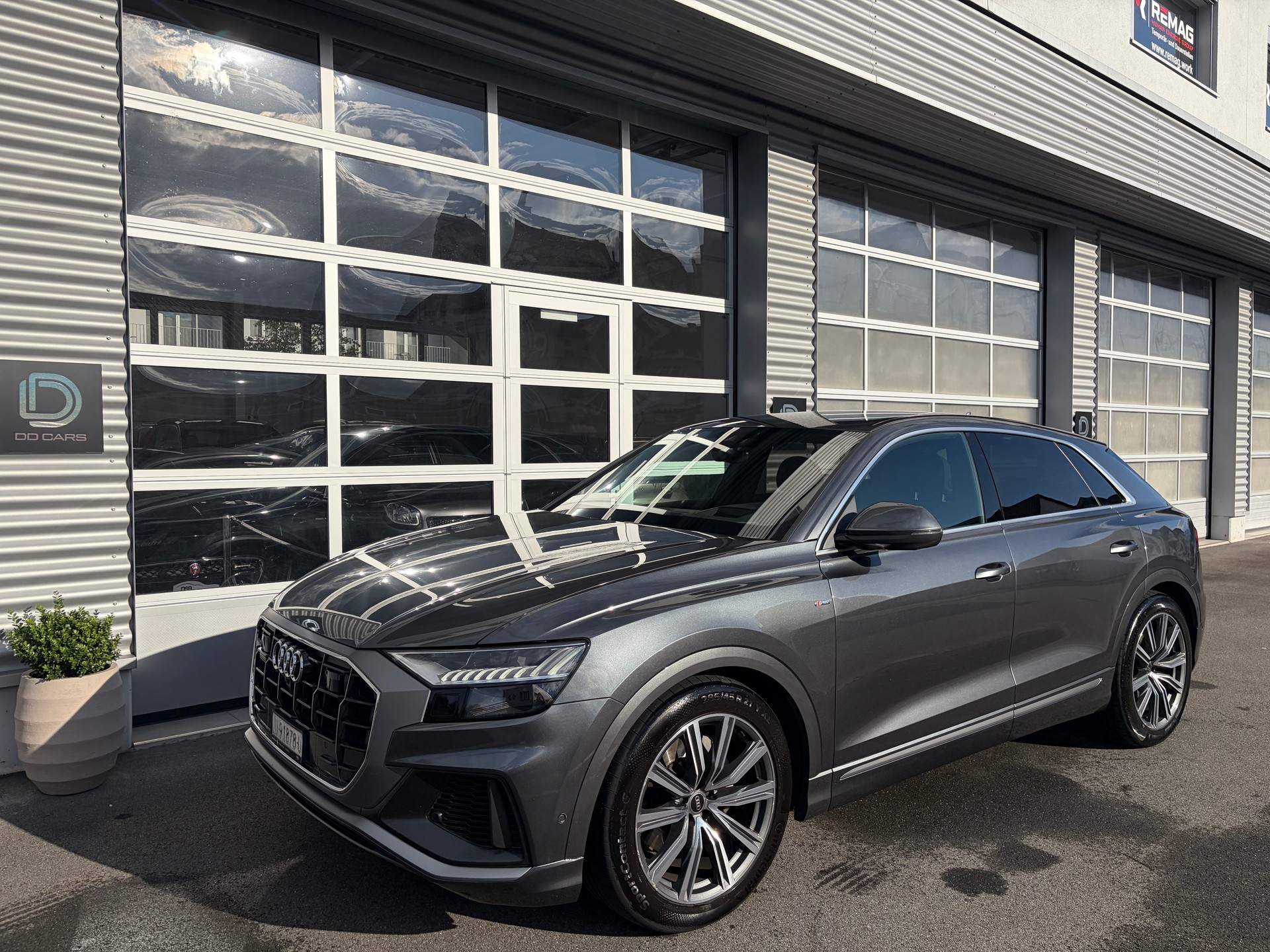 AUDI Q8 55 TFSI quattro tiptronic-image-2