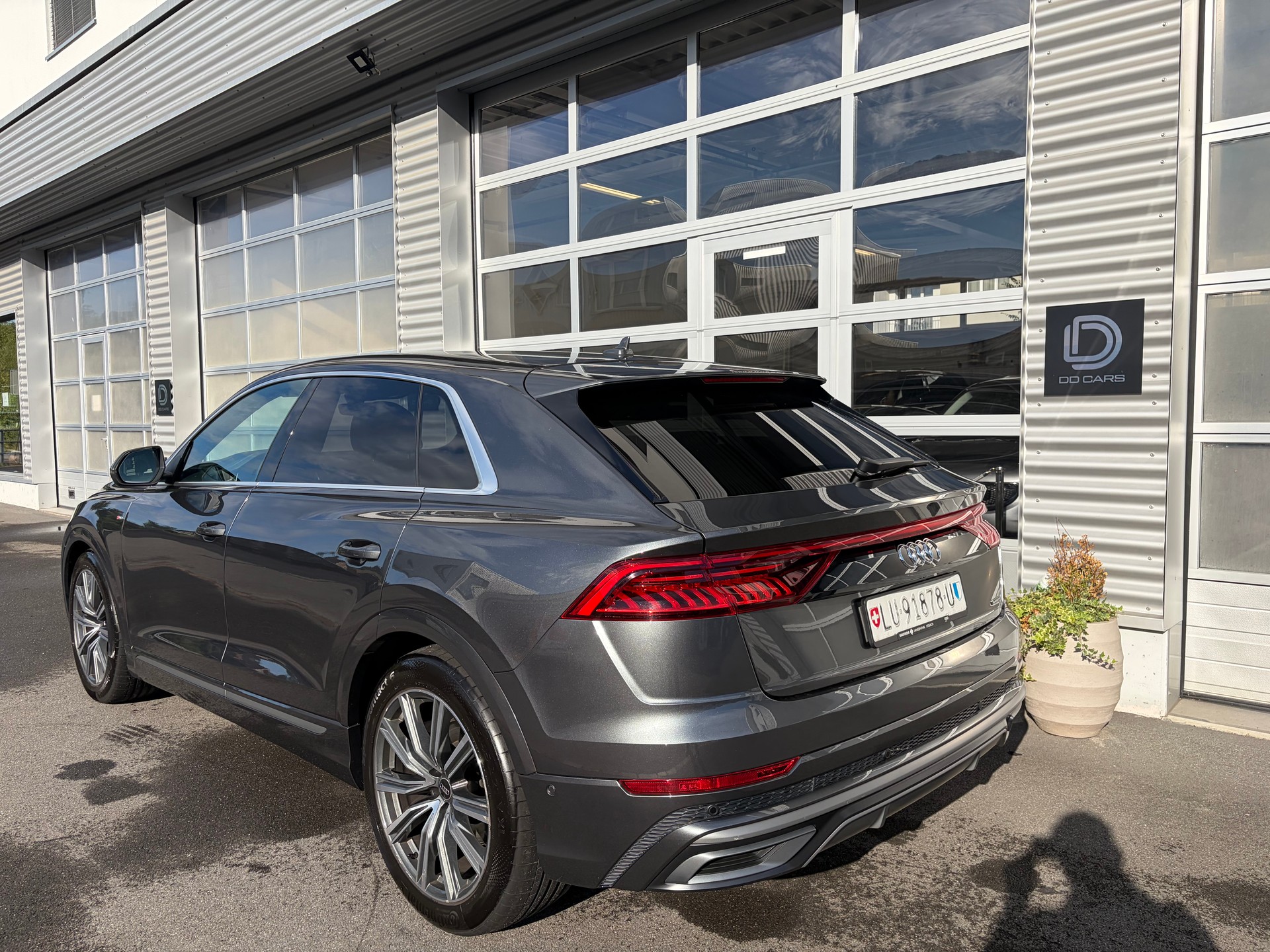 AUDI Q8 55 TFSI quattro tiptronic-image-3
