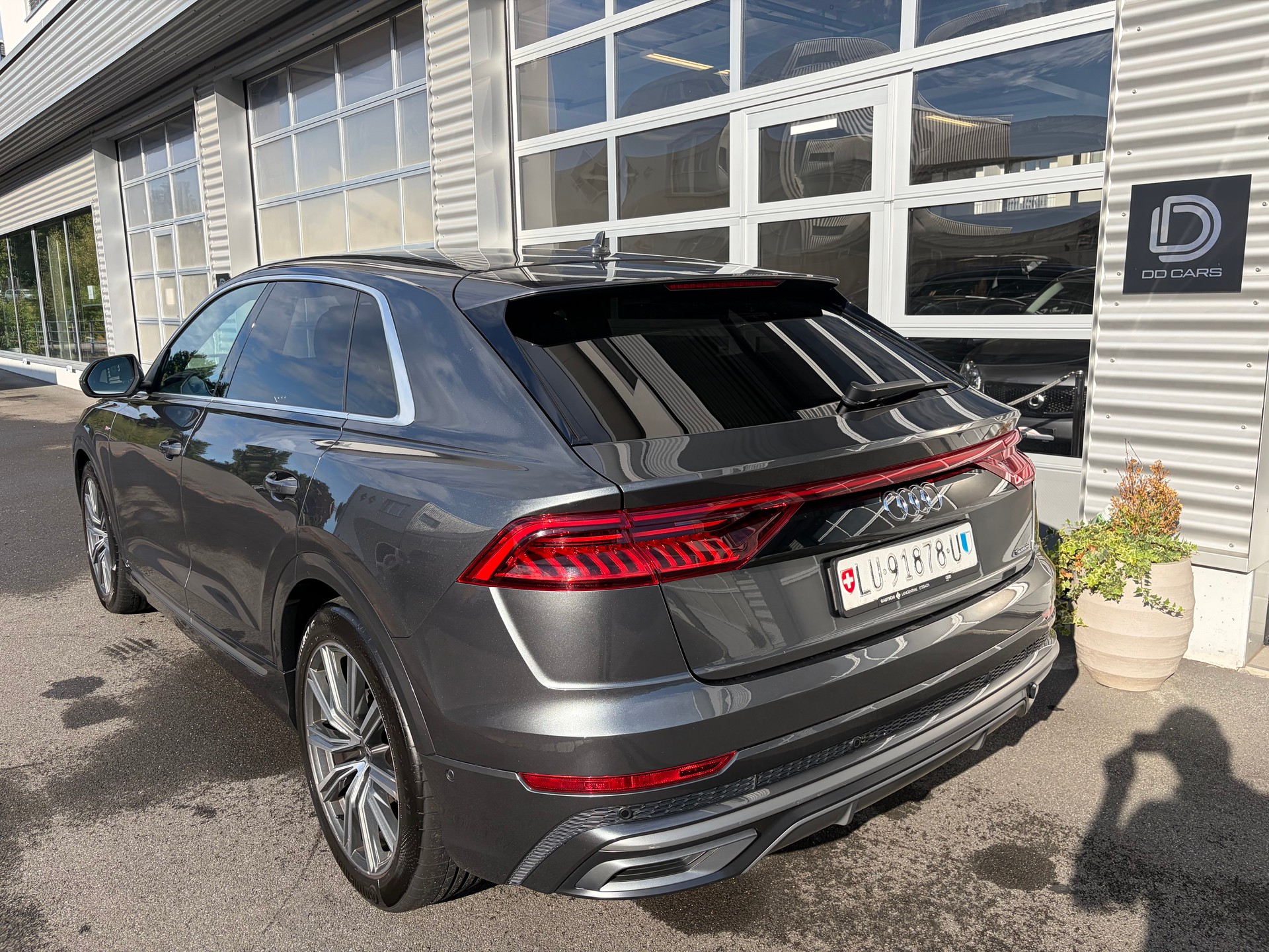 AUDI Q8 55 TFSI quattro tiptronic-image-4