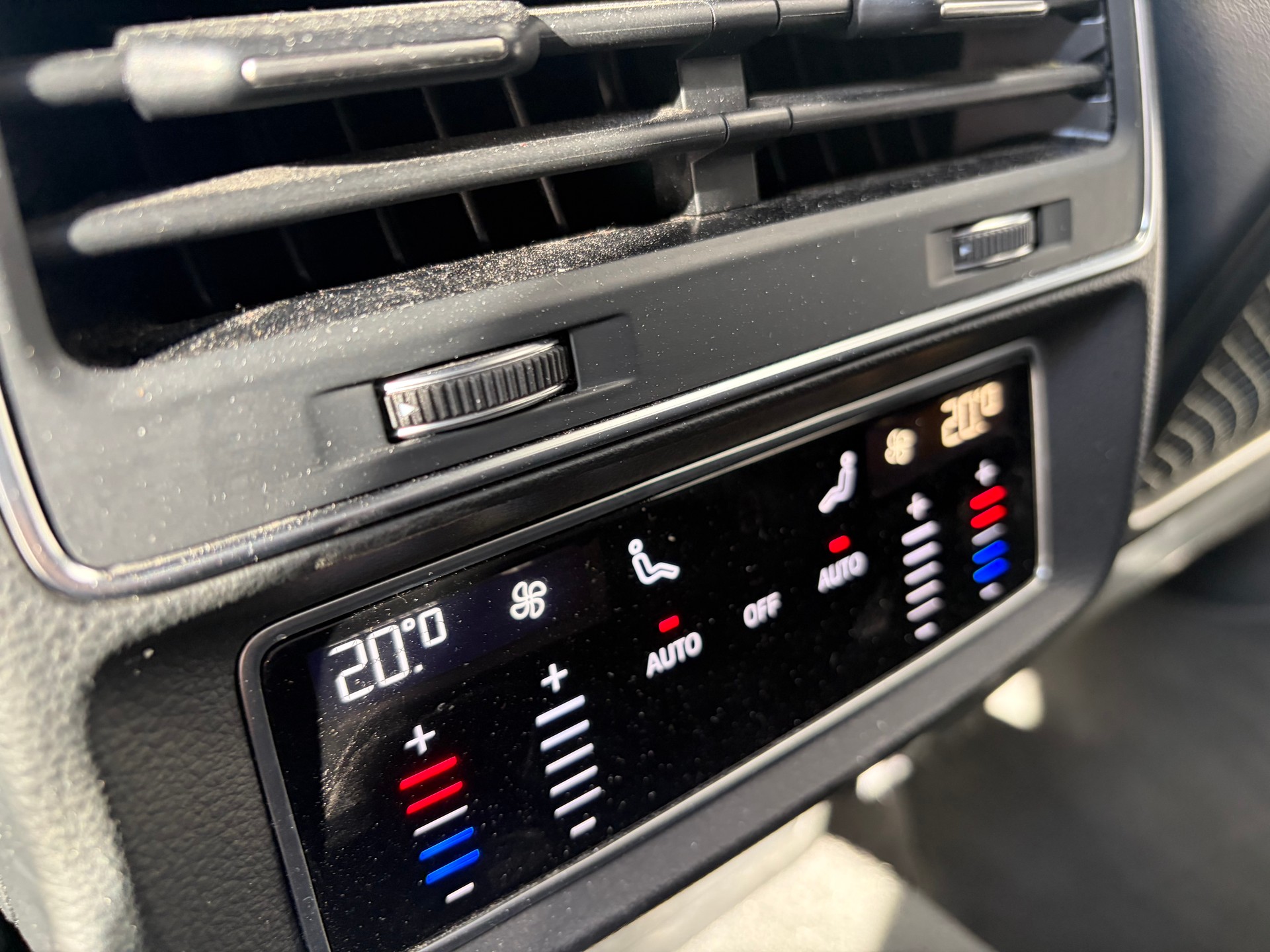 AUDI Q8 55 TFSI quattro tiptronic-image-12