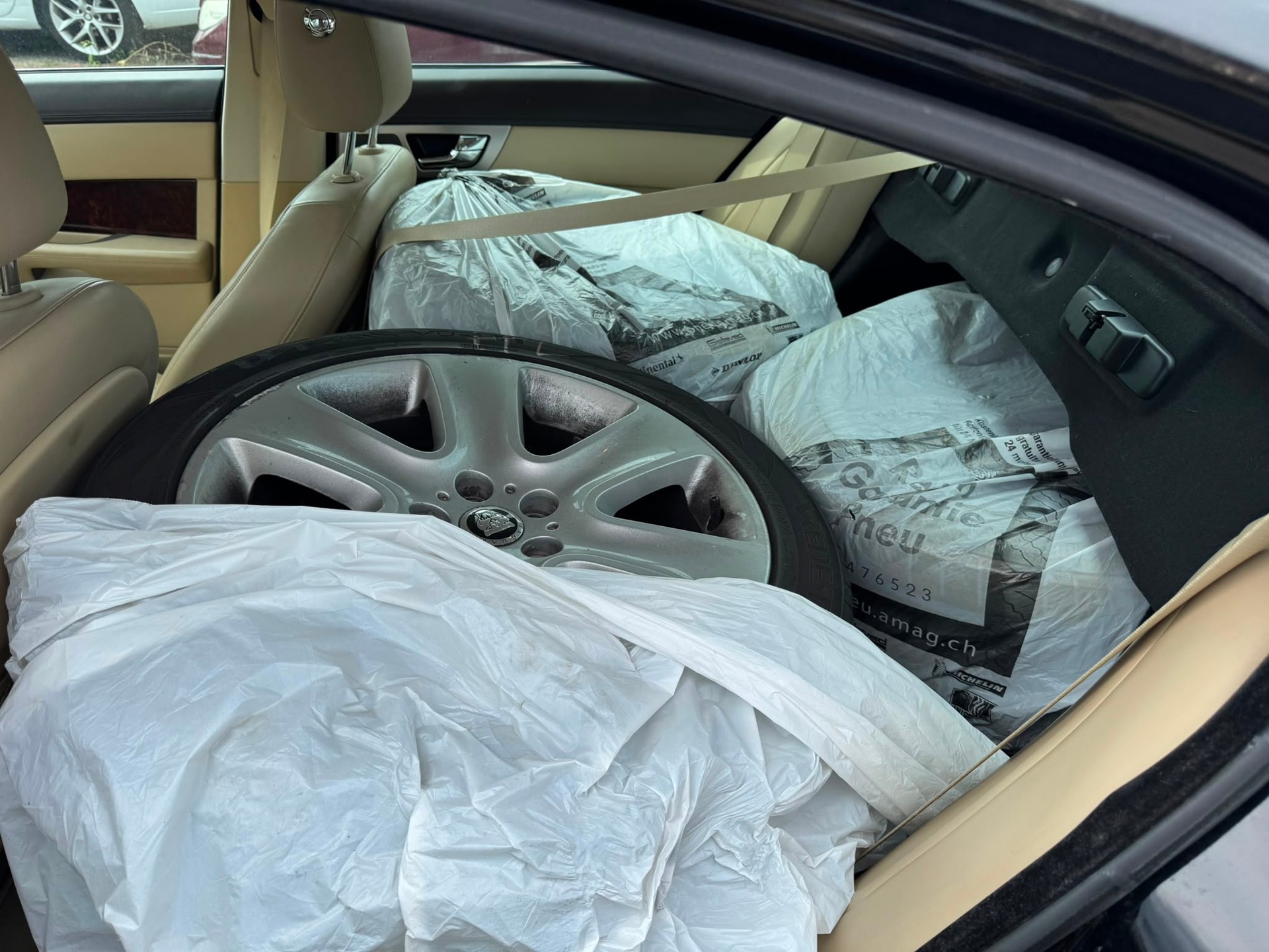 JAGUAR XF 3.0 V6 Premium Luxury-image-6