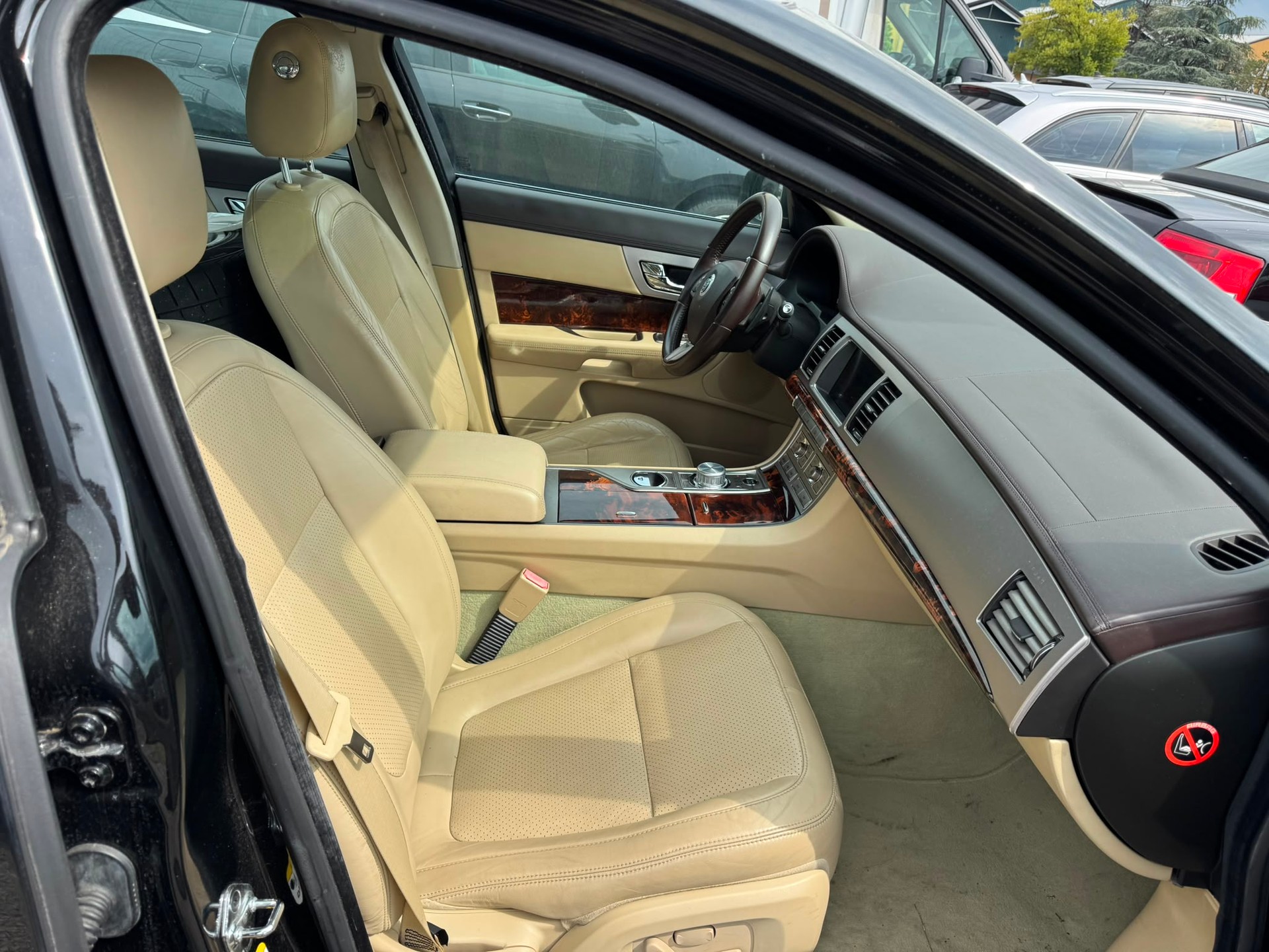 JAGUAR XF 3.0 V6 Premium Luxury-image-7