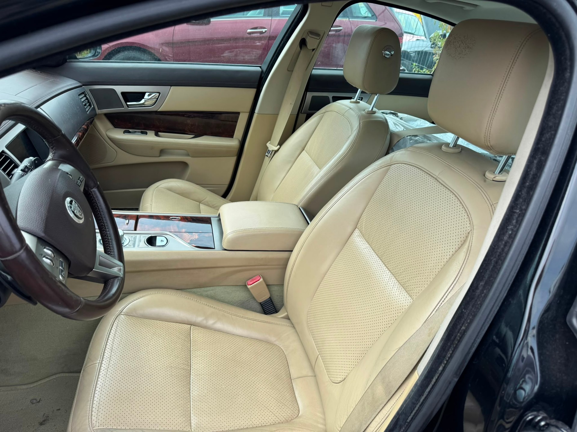 JAGUAR XF 3.0 V6 Premium Luxury-image-8