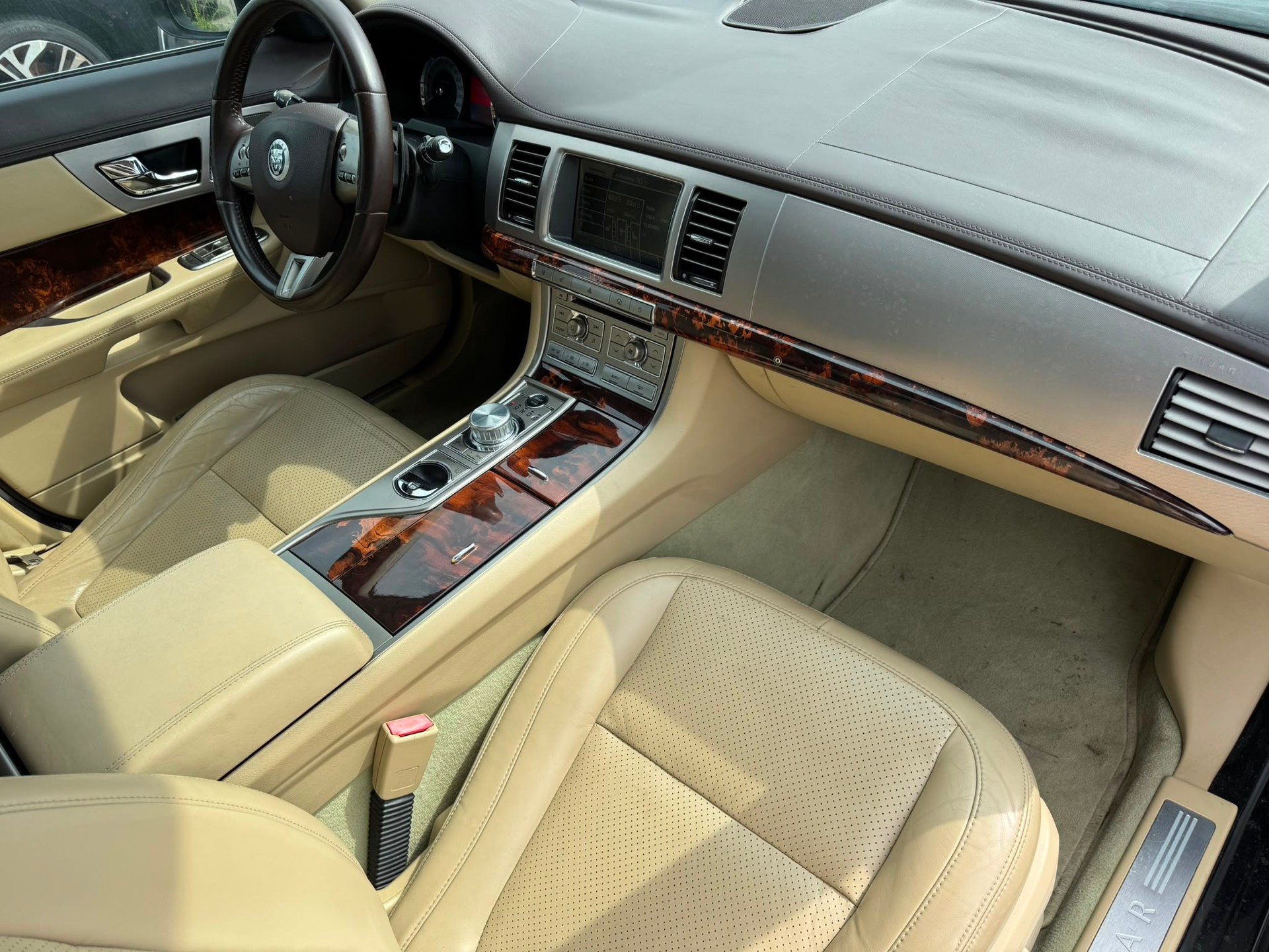 JAGUAR XF 3.0 V6 Premium Luxury-image-5