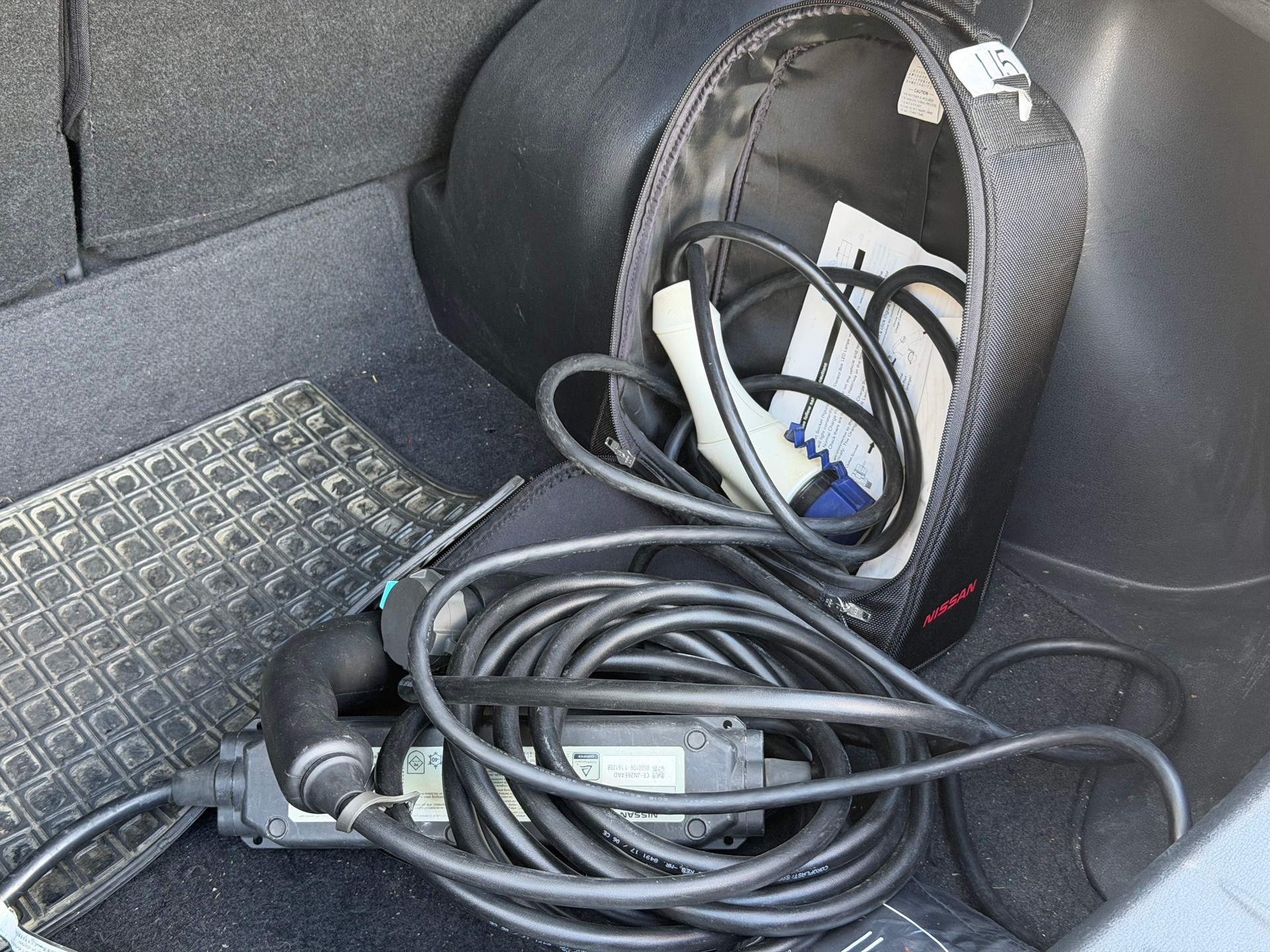 NISSAN Leaf acenta 24kWh (incl battery)-image-12