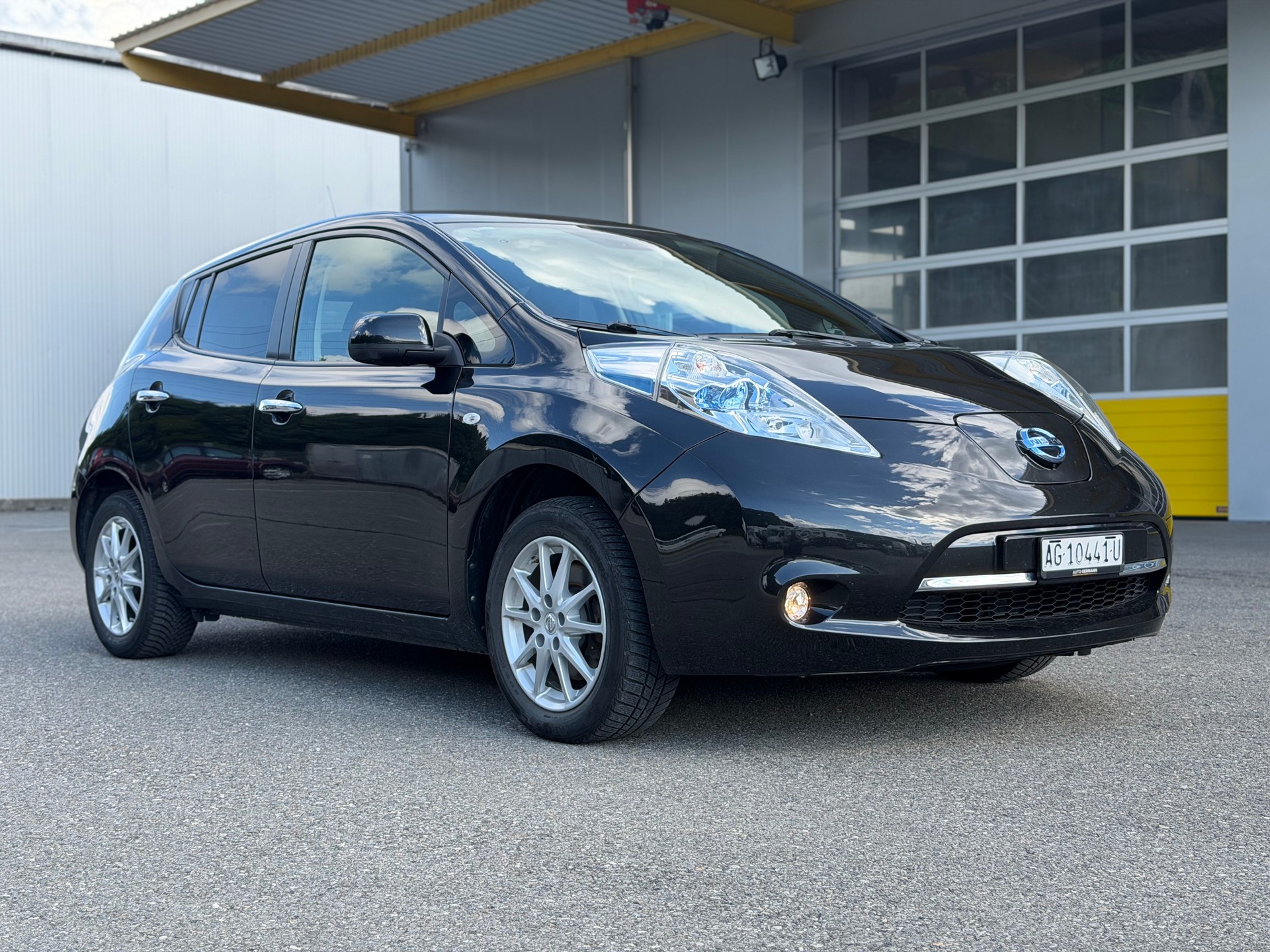 NISSAN Leaf acenta 24kWh (incl battery)-image-0