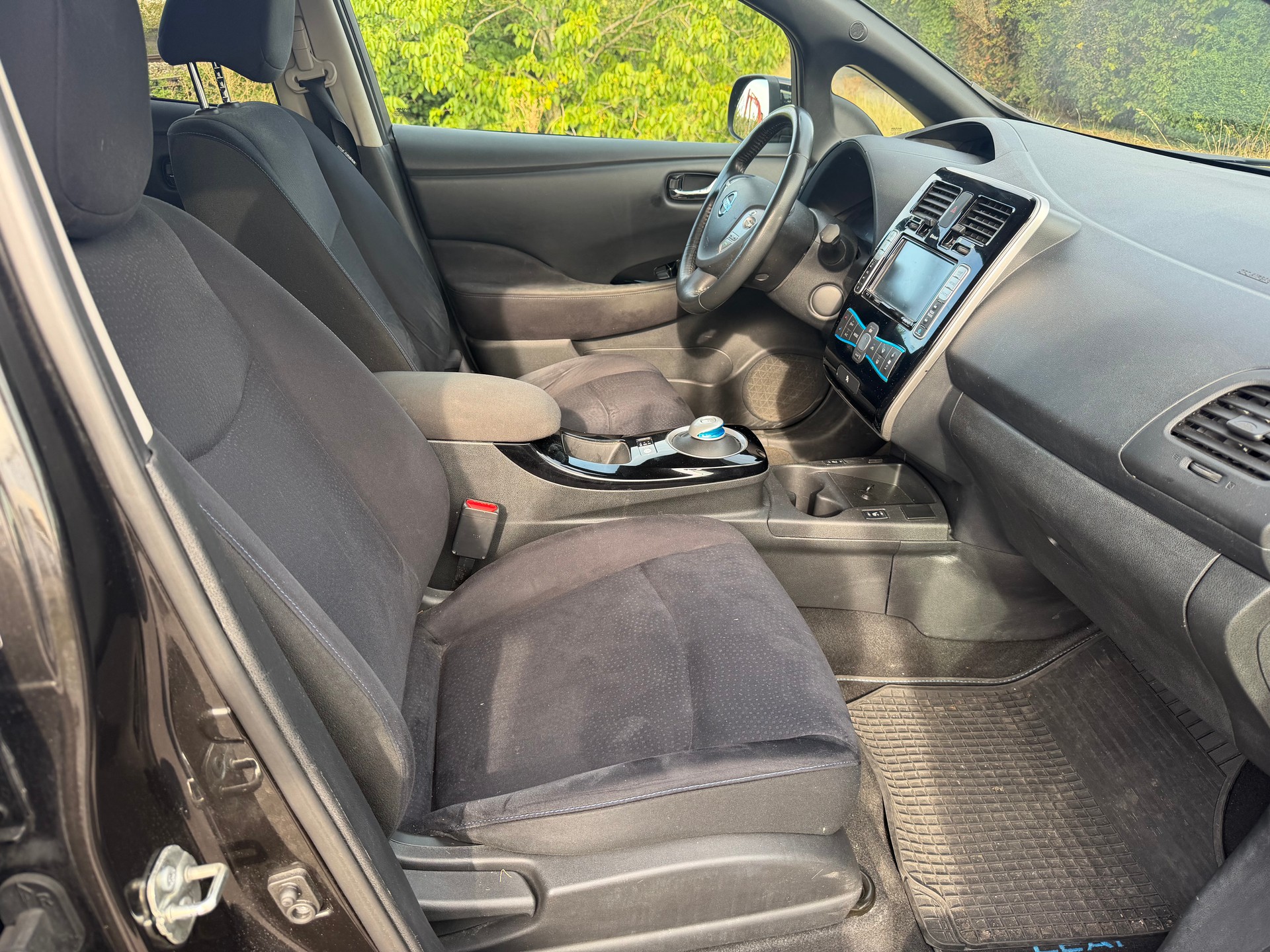 NISSAN Leaf acenta 24kWh (incl battery)-image-8