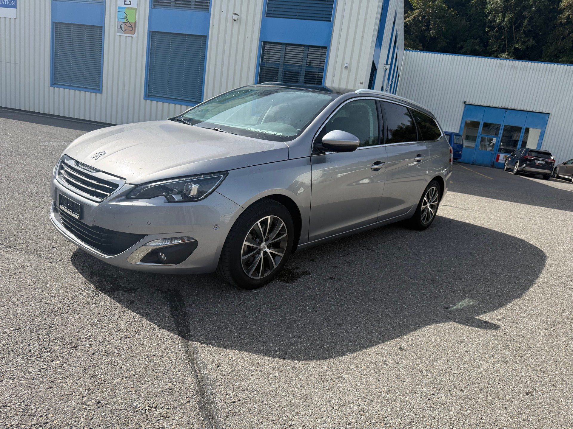 PEUGEOT 308 SW 1.2 Pure Tech Active EAT6-image-0